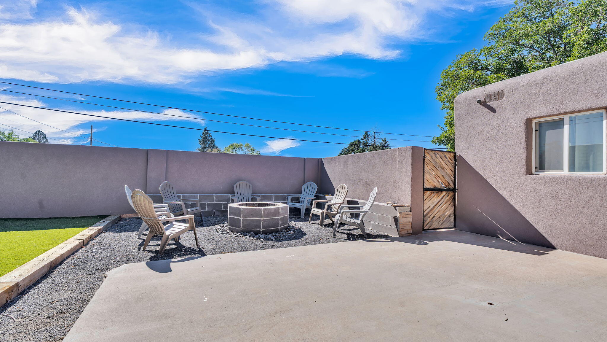 2504 Valencia Drive NE