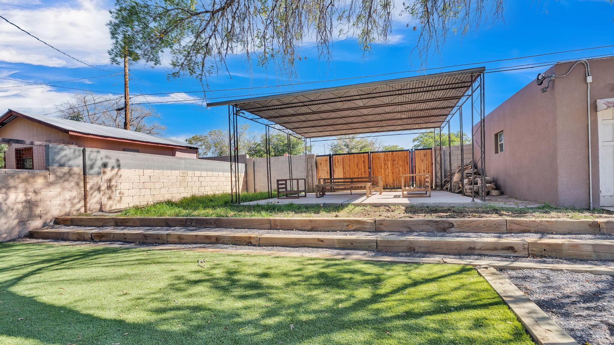 2504 Valencia Drive NE