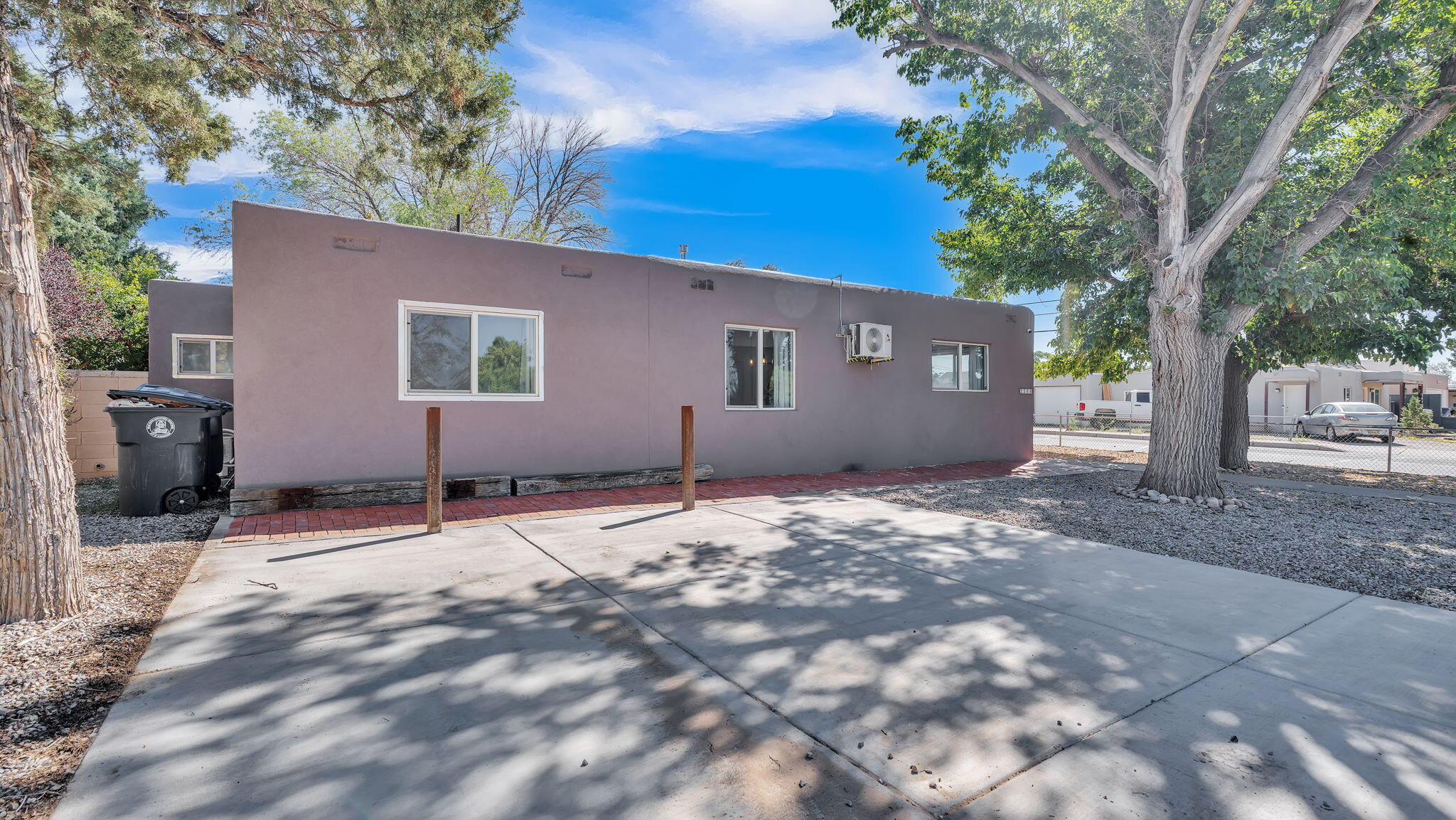 2504 Valencia Drive NE