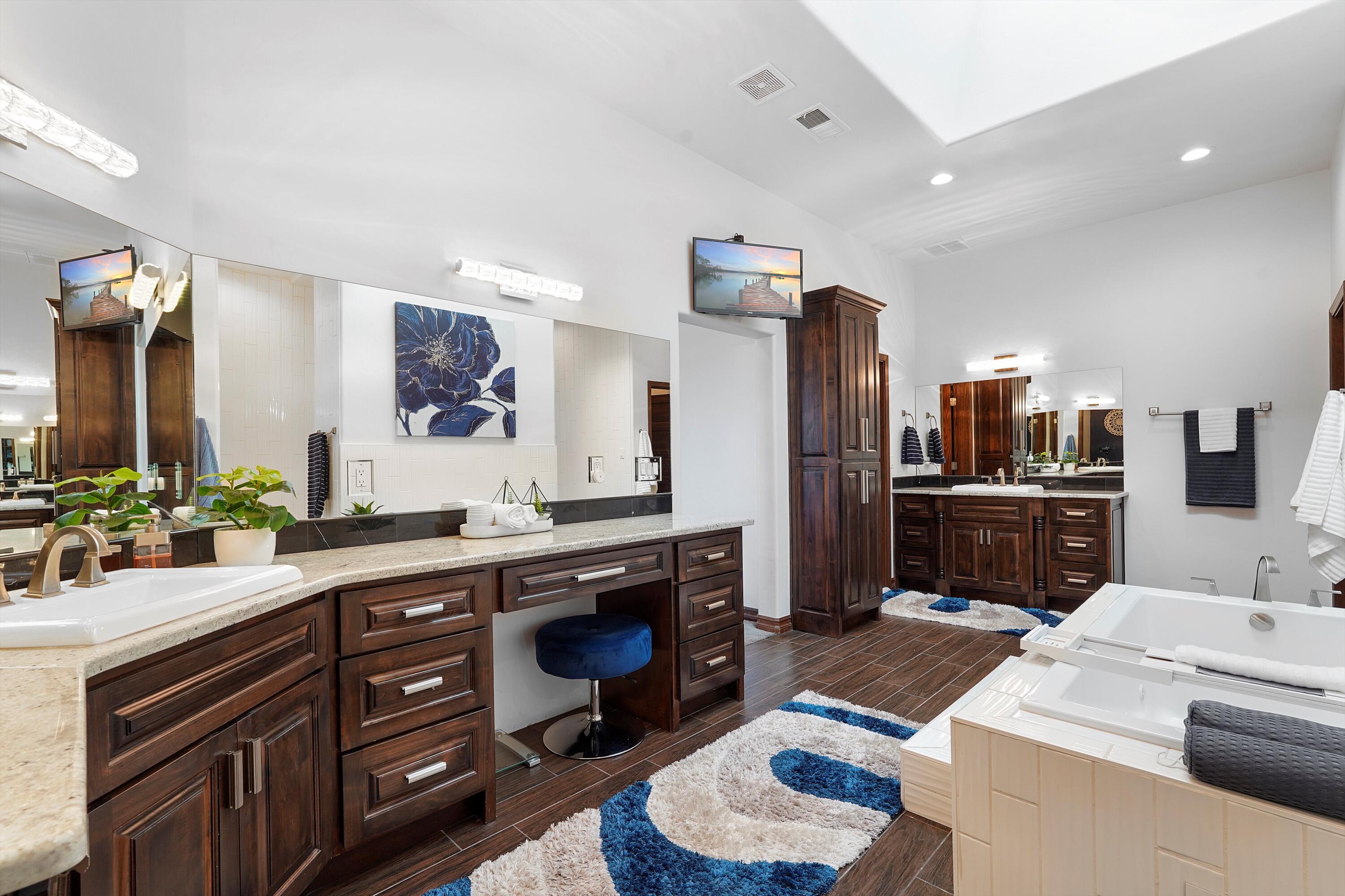 6608 Cuervo Place NW