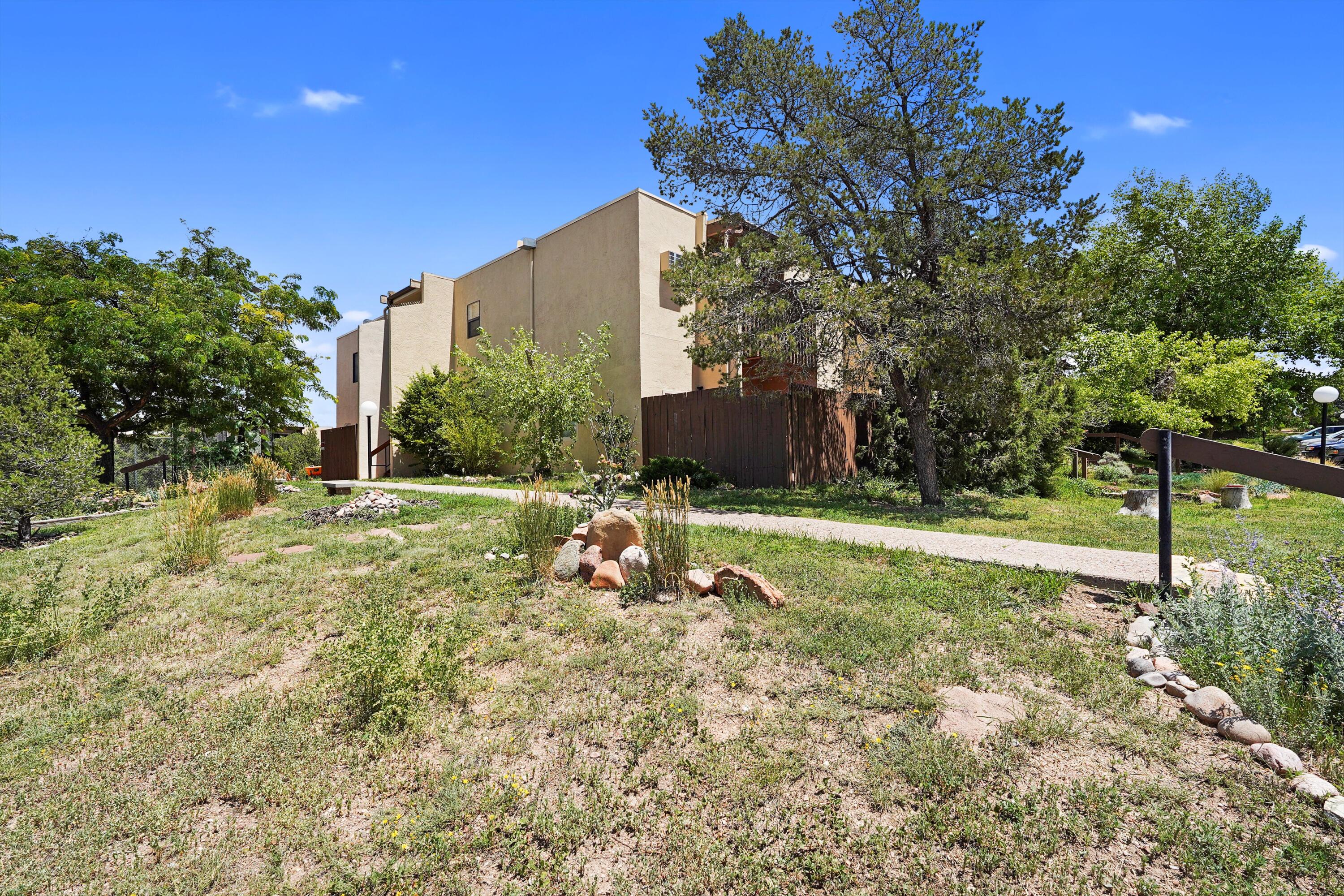 149 N Calle Ojo Feliz UNIT B