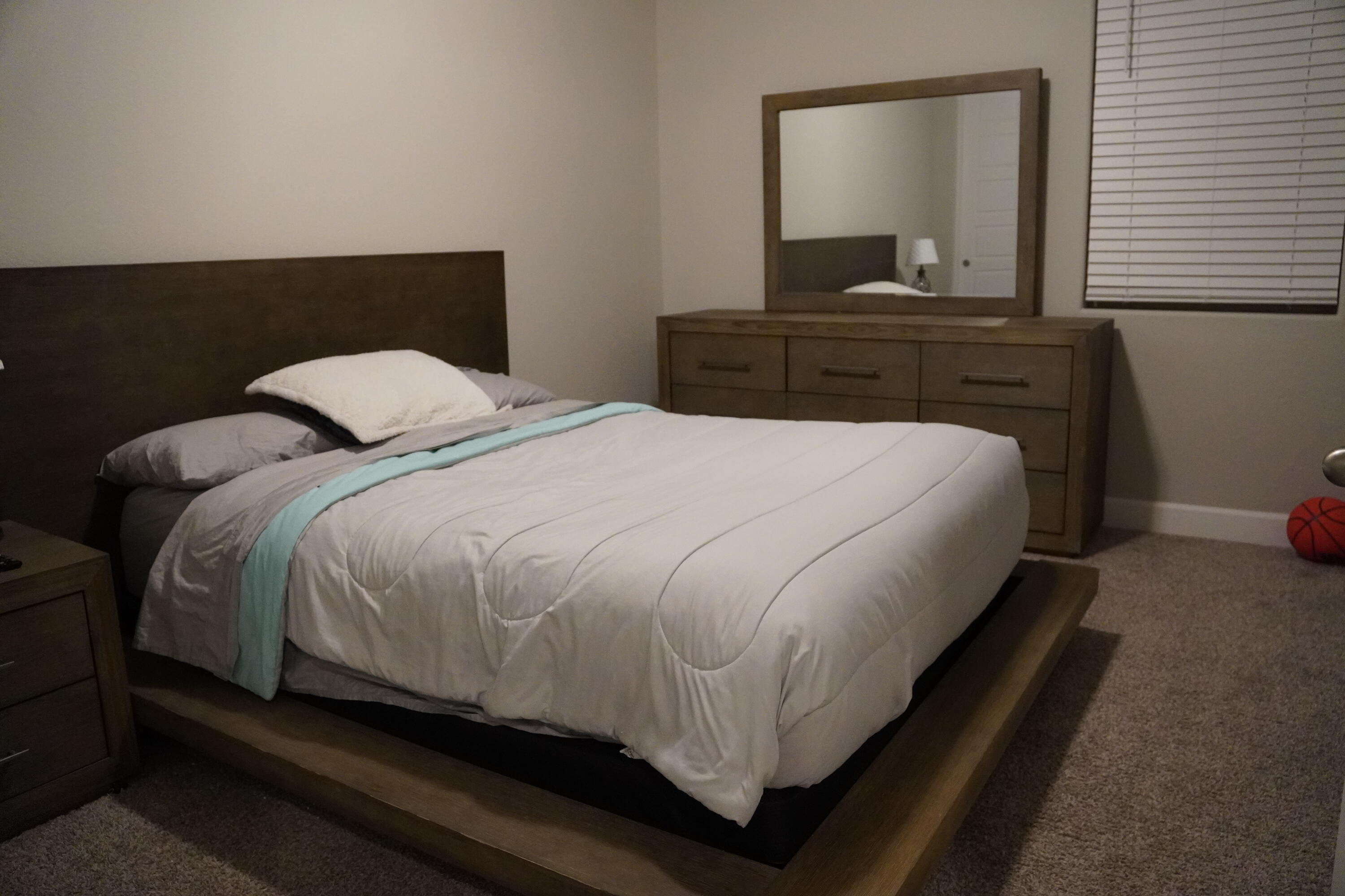 4412 Skyline Loop NE