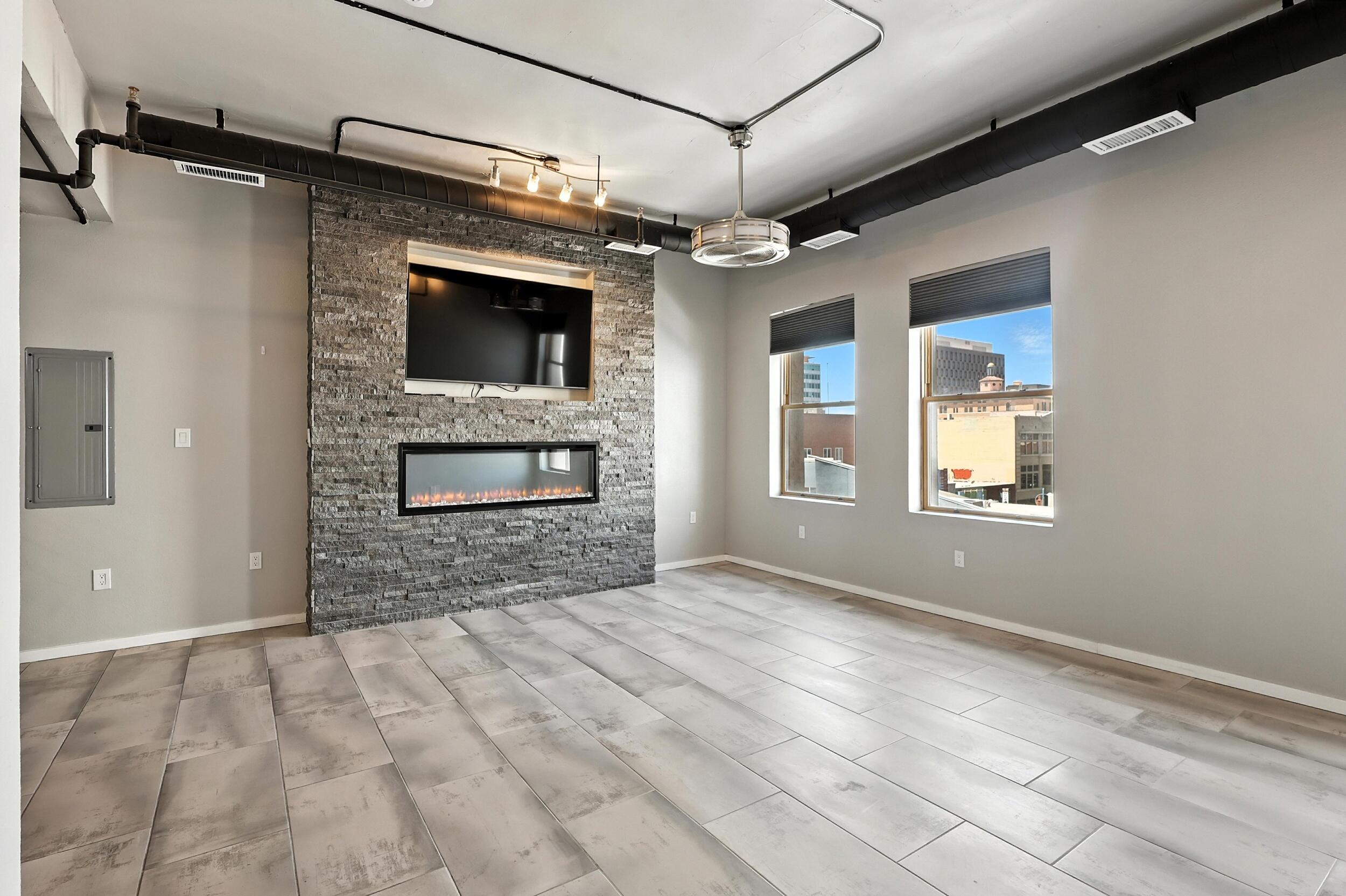 219 Central Avenue NW 306/406