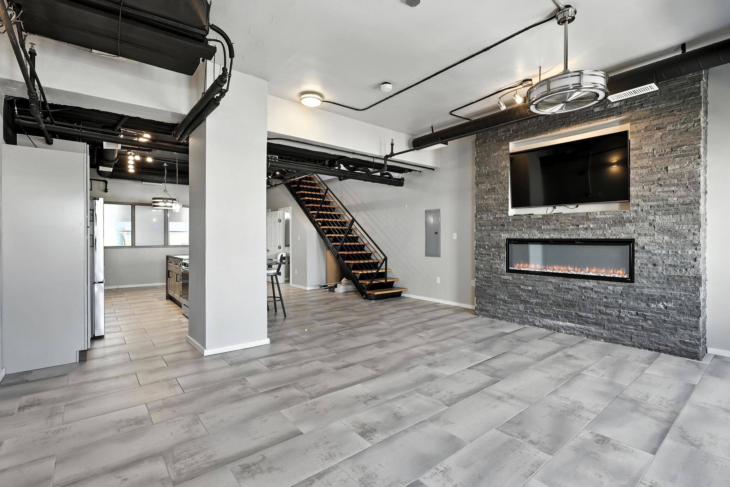 219 Central Avenue NW 306/406