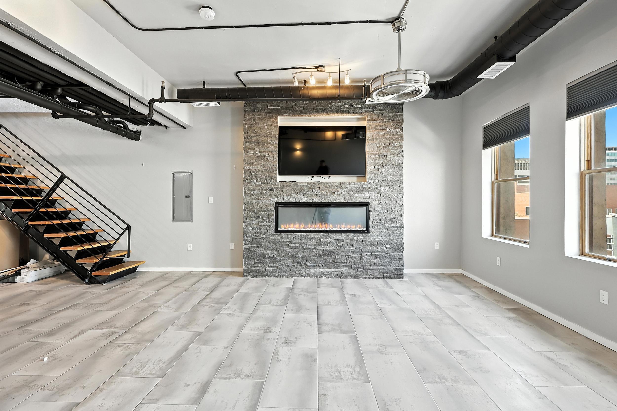 219 Central Avenue NW 306/406