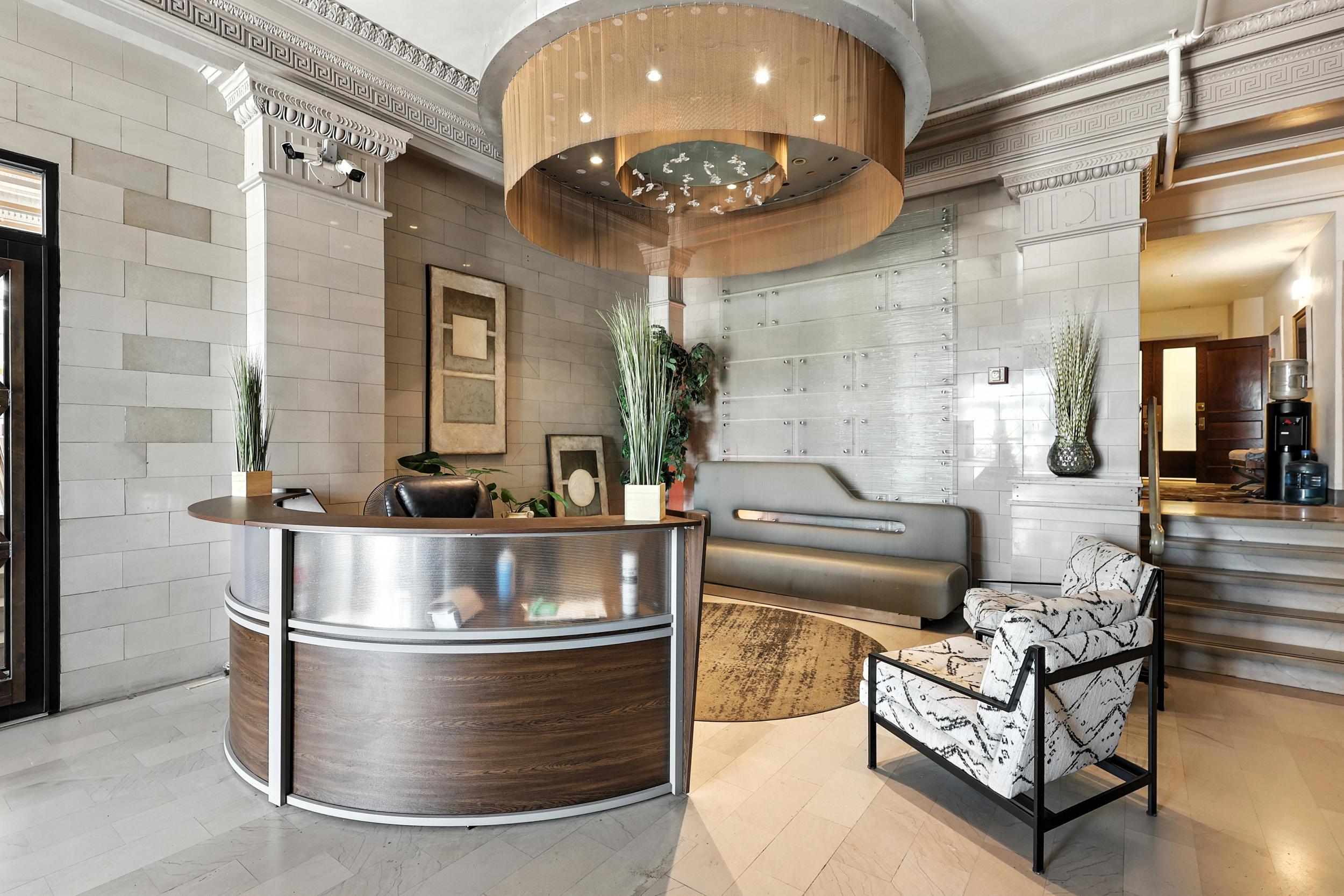 219 Central Avenue NW 306/406