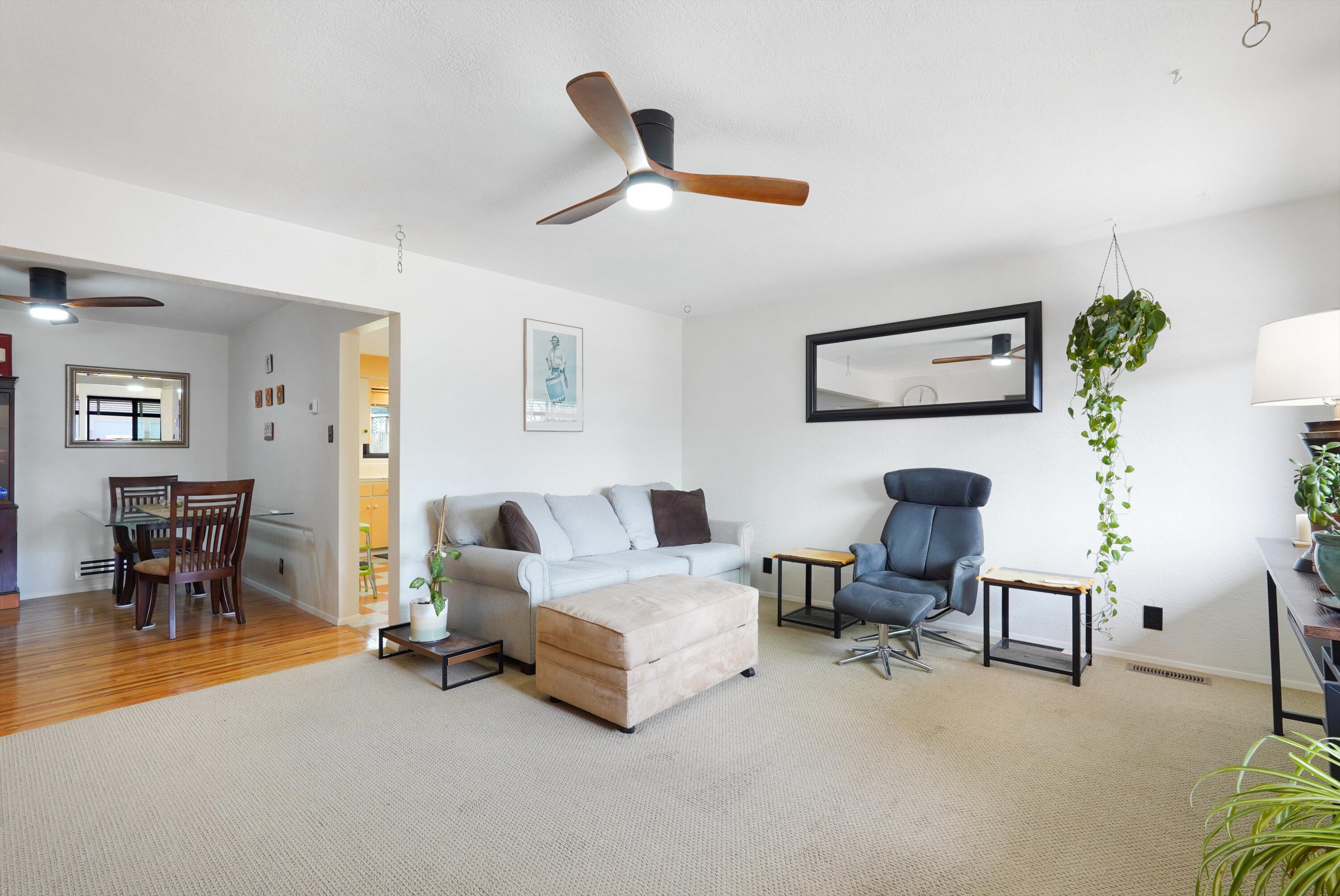 1113 Glorieta Street NE