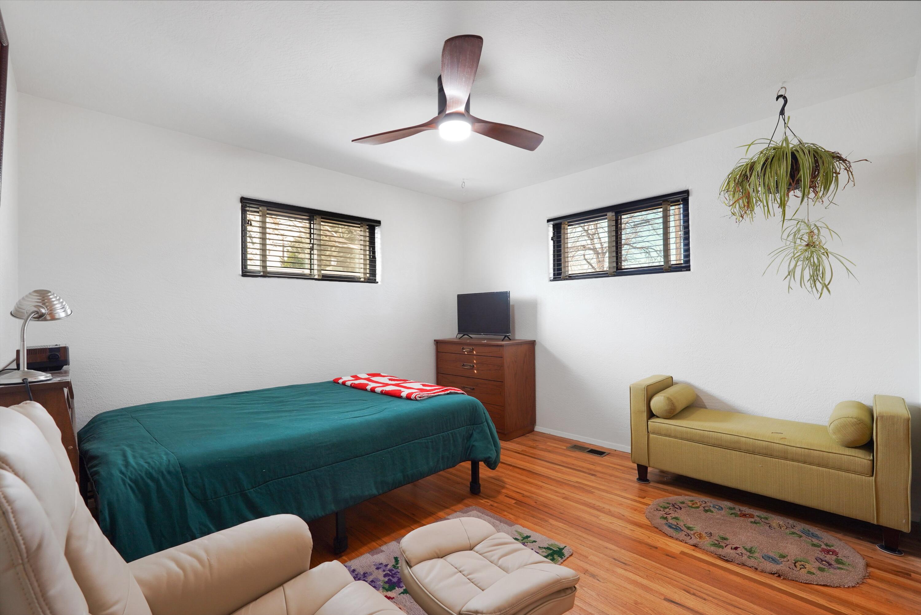 1113 Glorieta Street NE