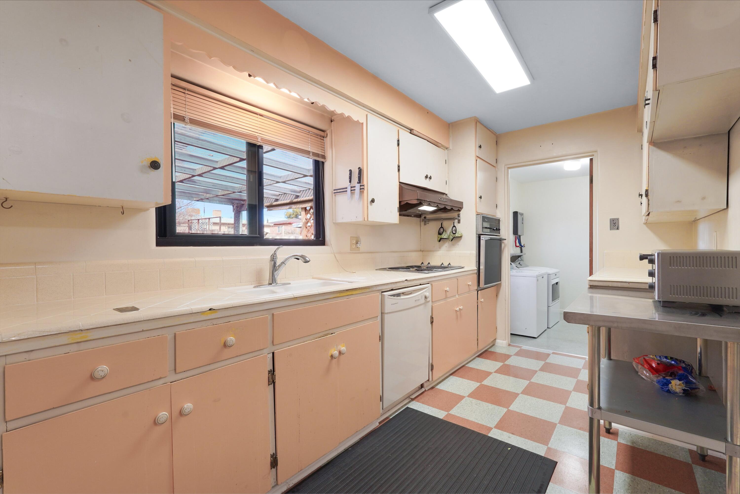 1113 Glorieta Street NE