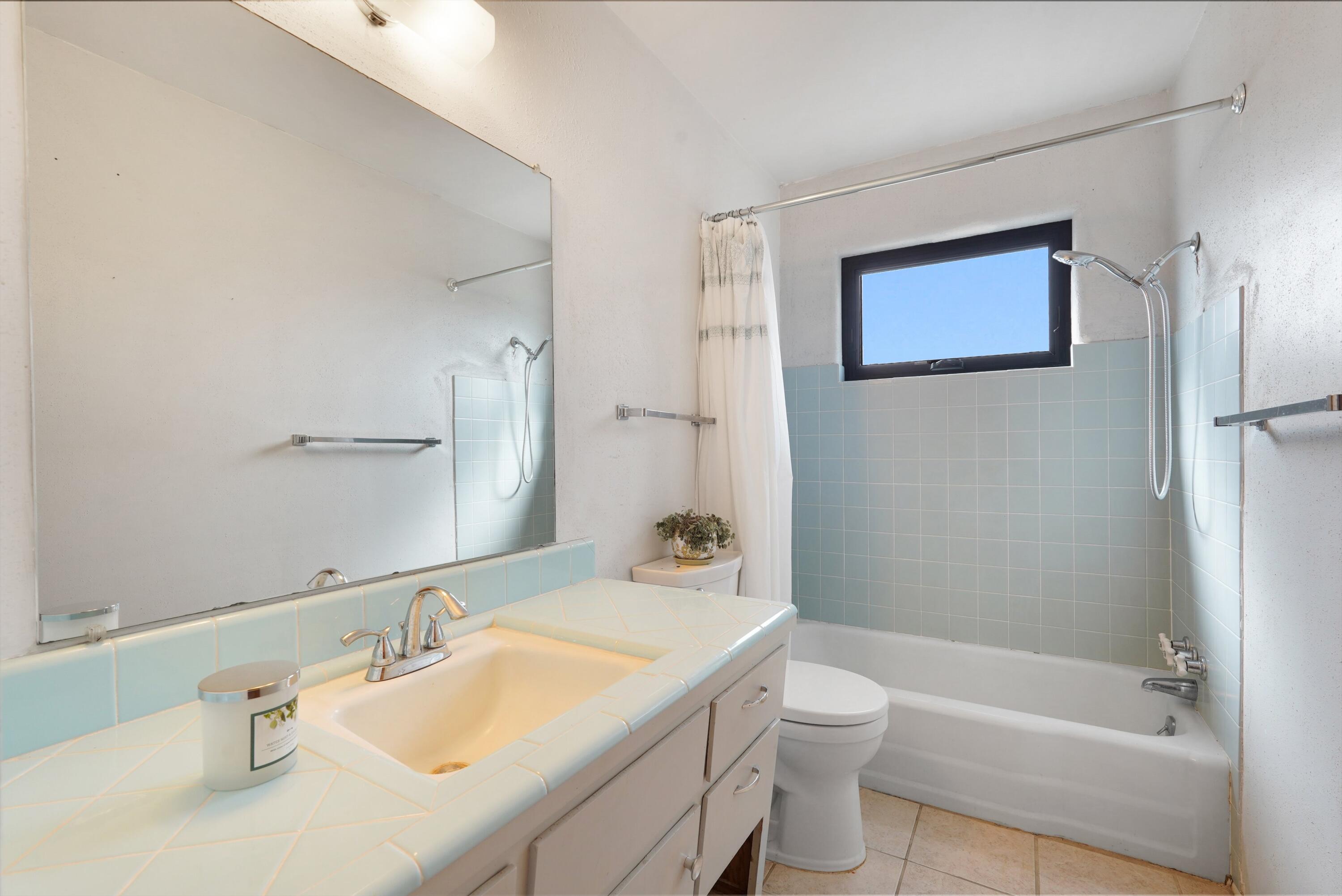 1113 Glorieta Street NE