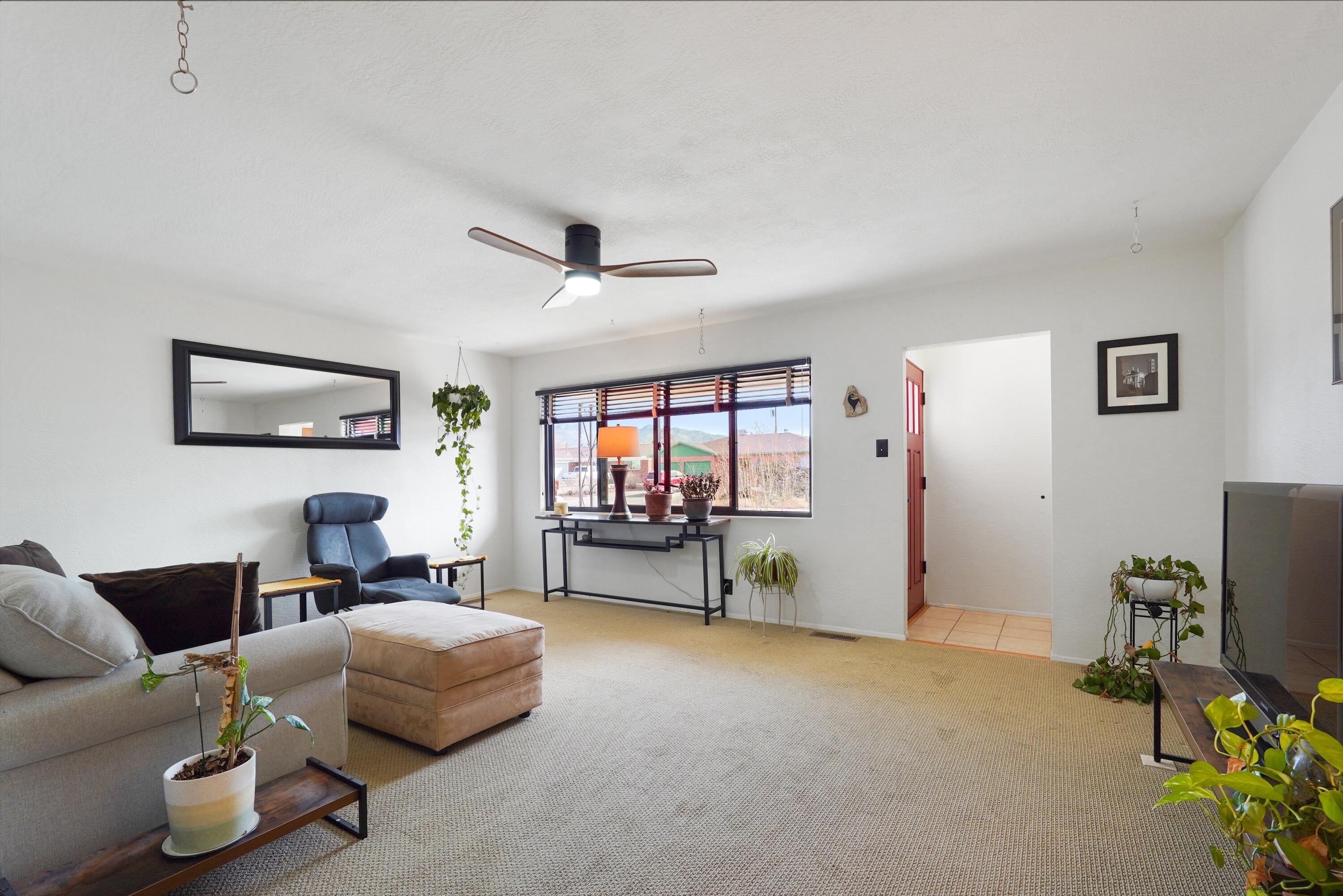 1113 Glorieta Street NE