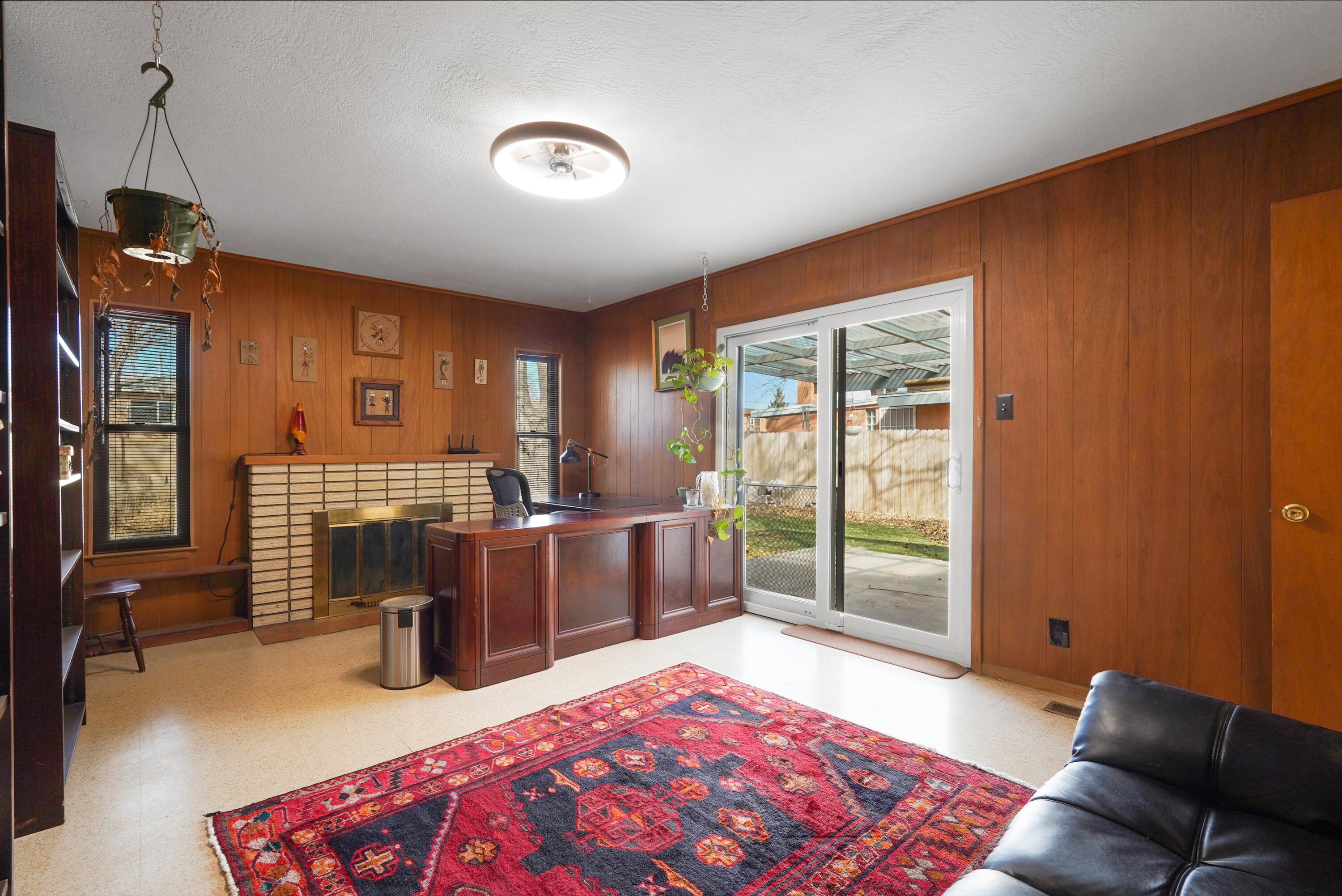 1113 Glorieta Street NE