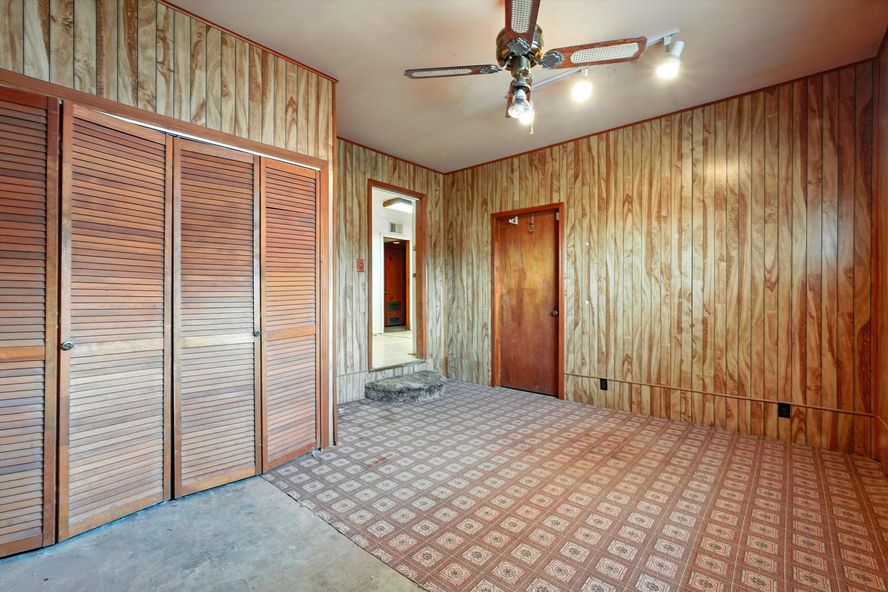 909 CEDAR Avenue