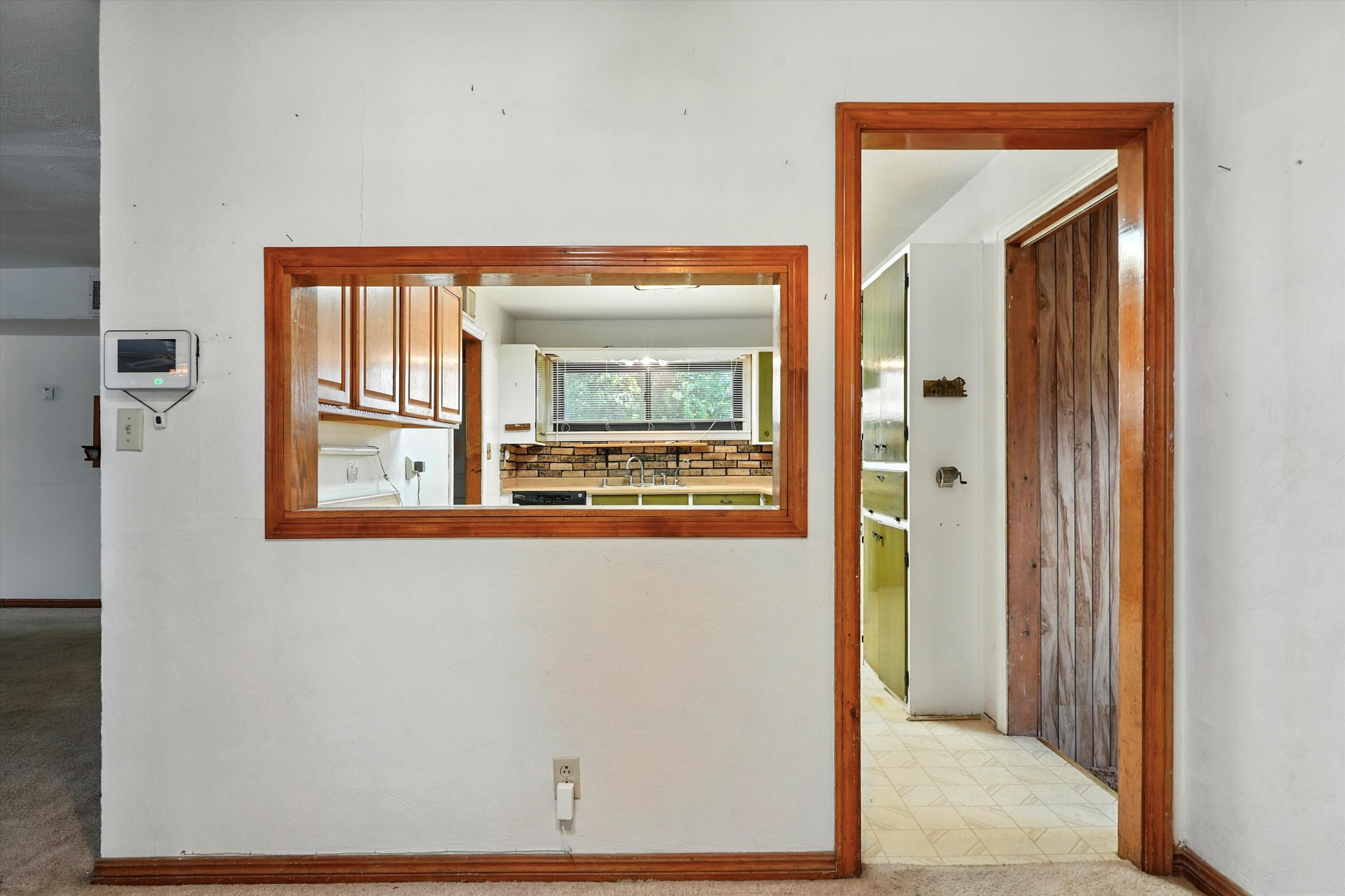 909 CEDAR Avenue