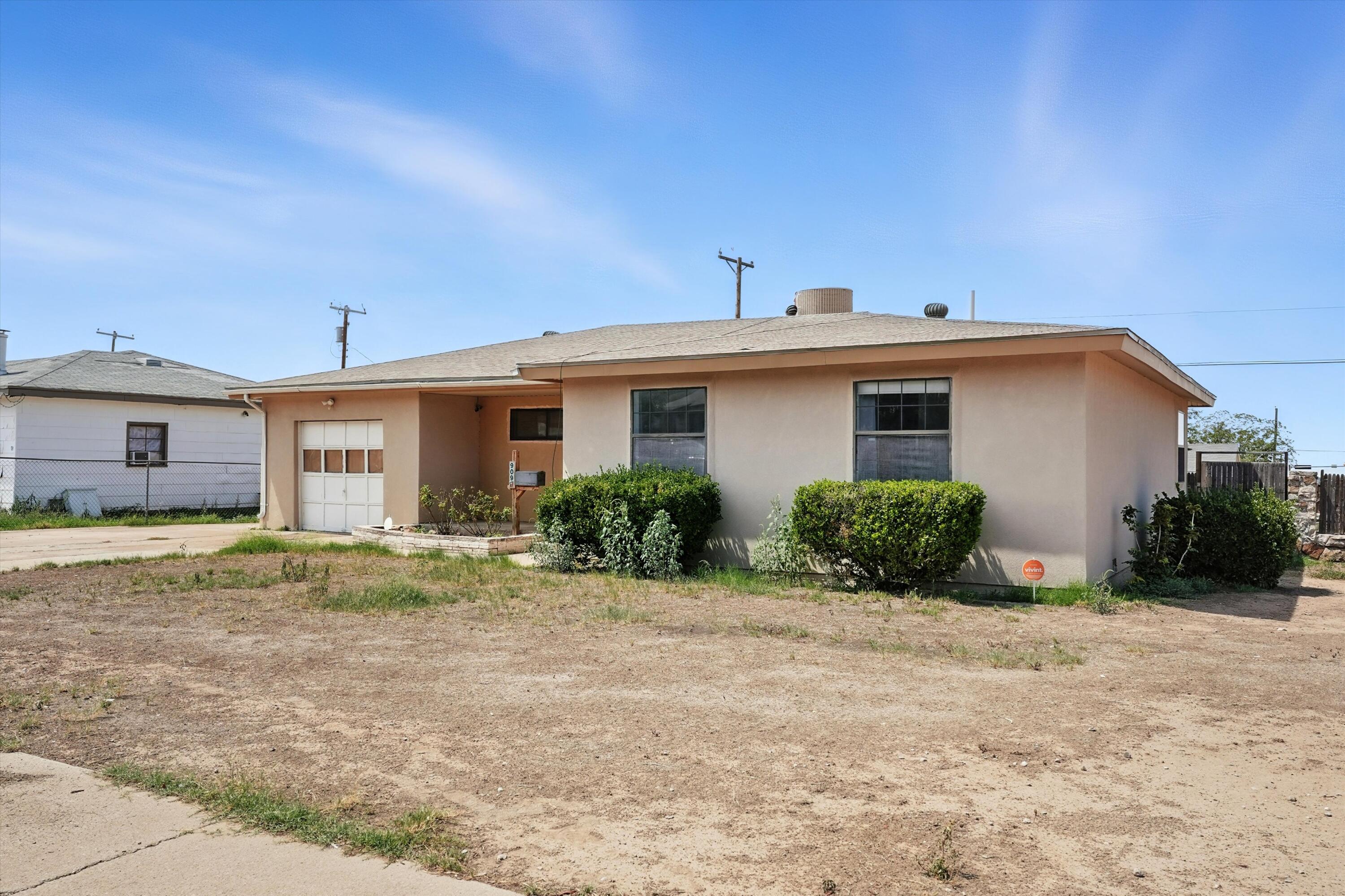 909 CEDAR Avenue
