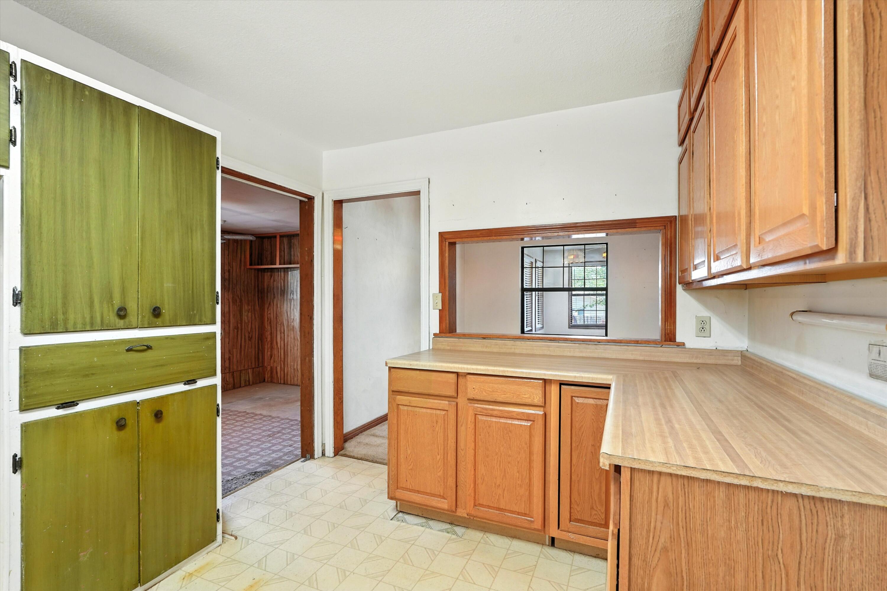909 CEDAR Avenue