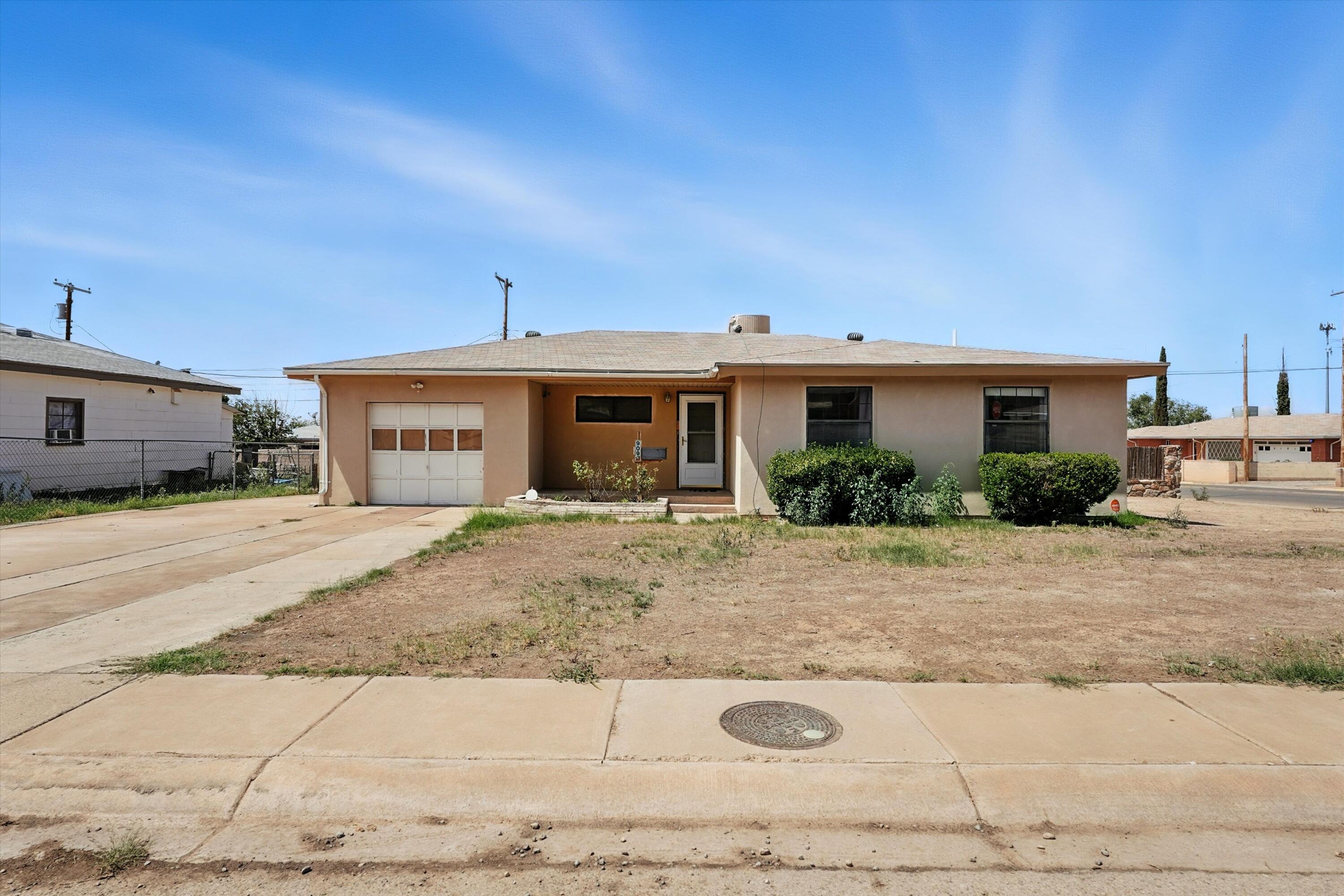 909 CEDAR Avenue