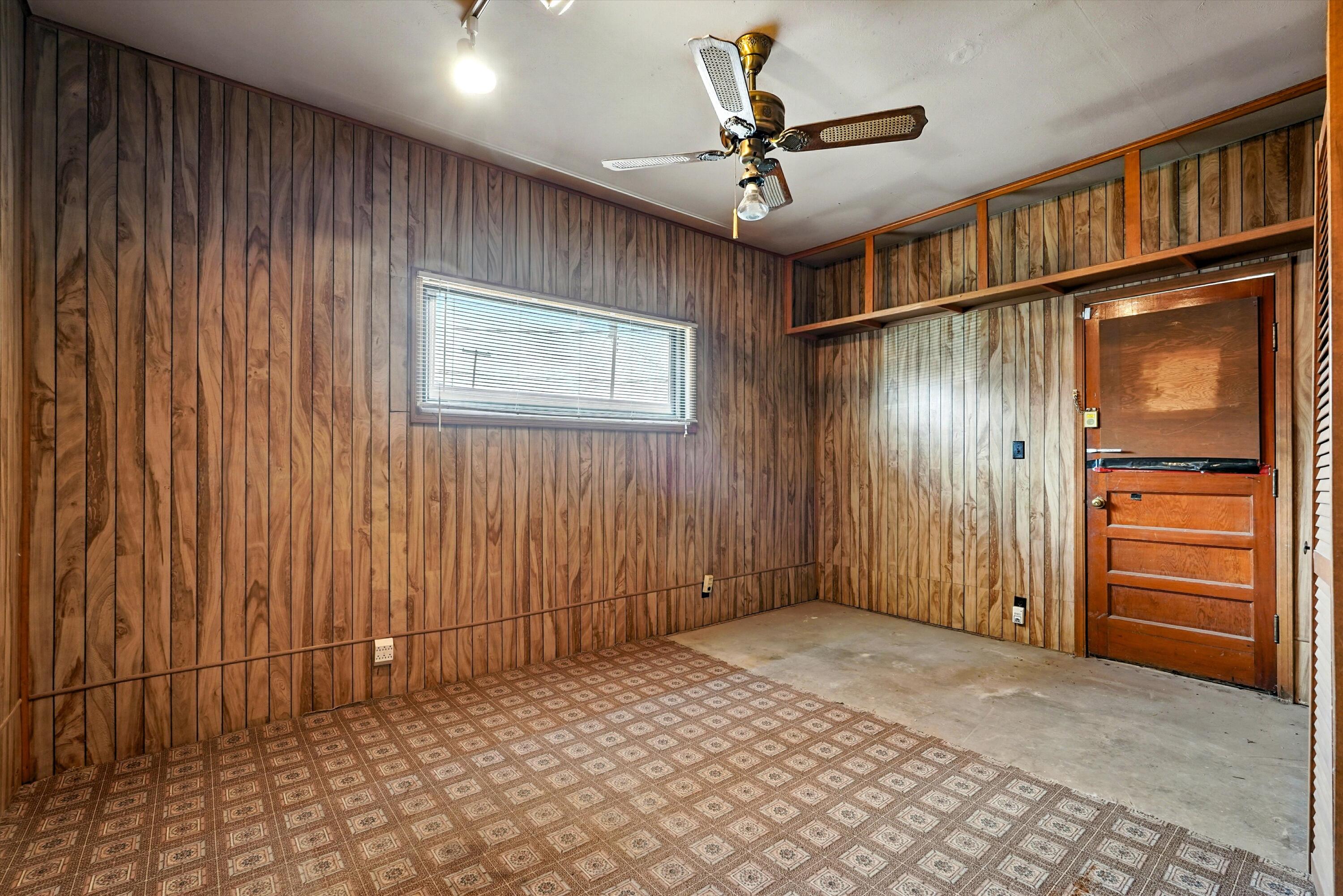909 CEDAR Avenue
