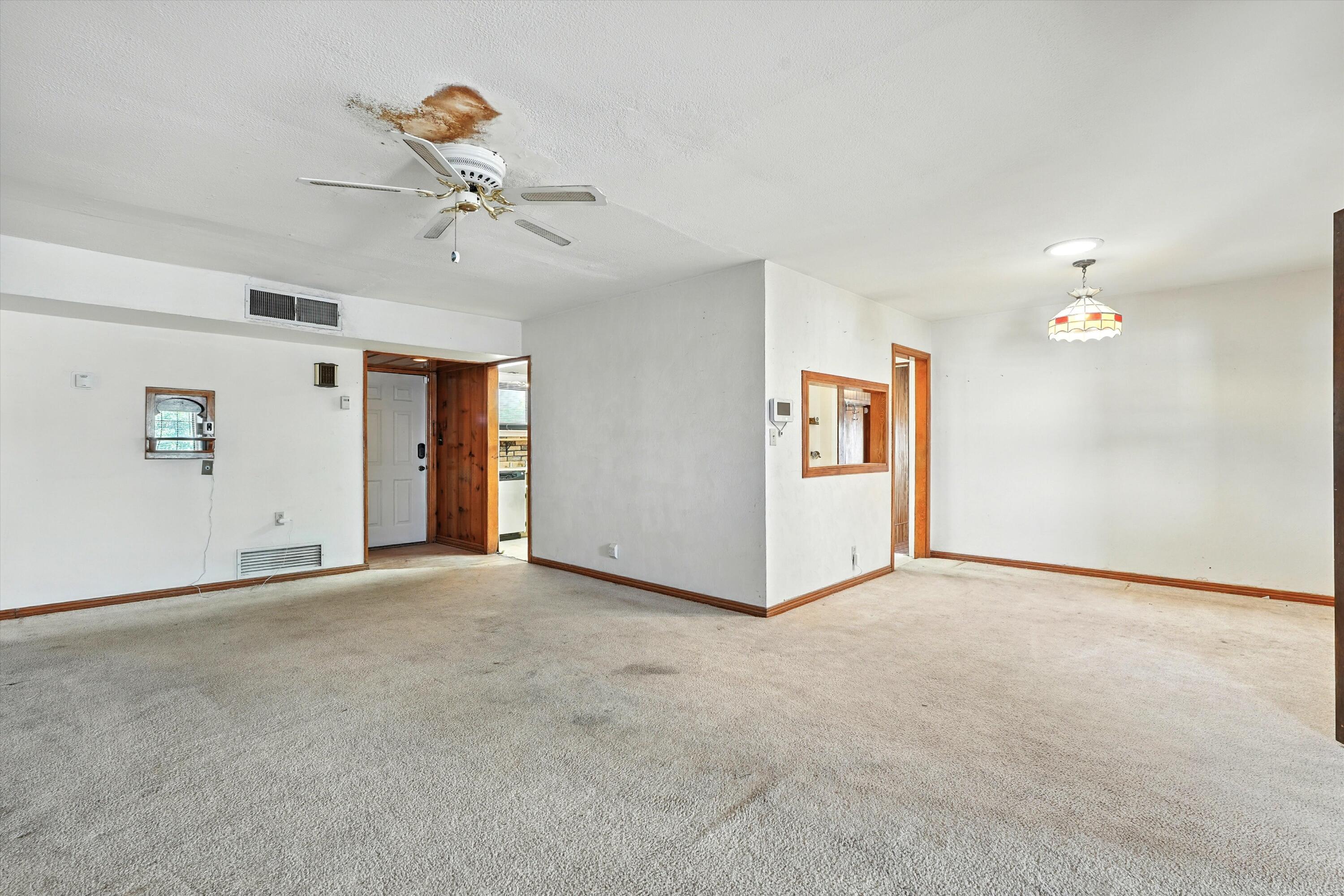909 CEDAR Avenue