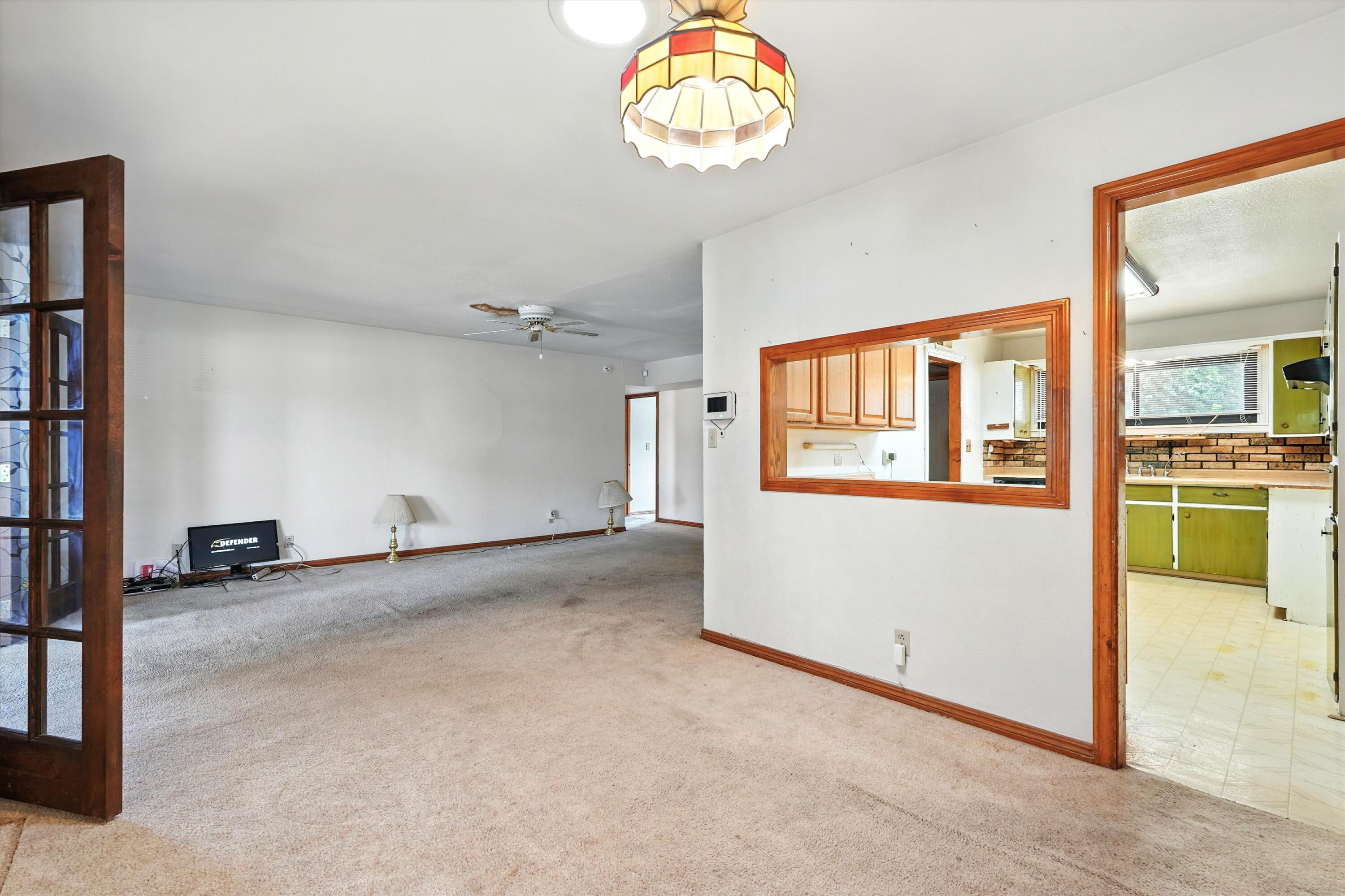 909 CEDAR Avenue