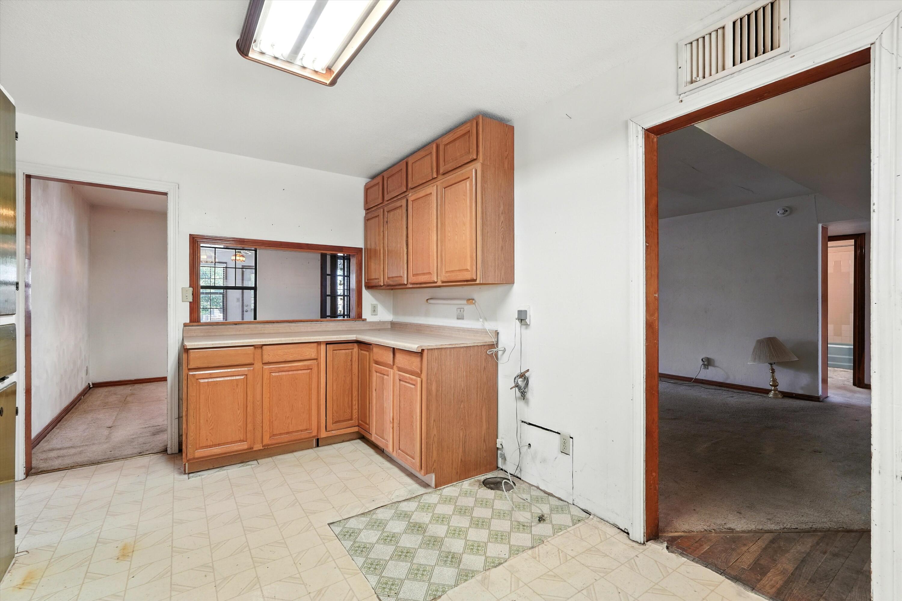 909 CEDAR Avenue