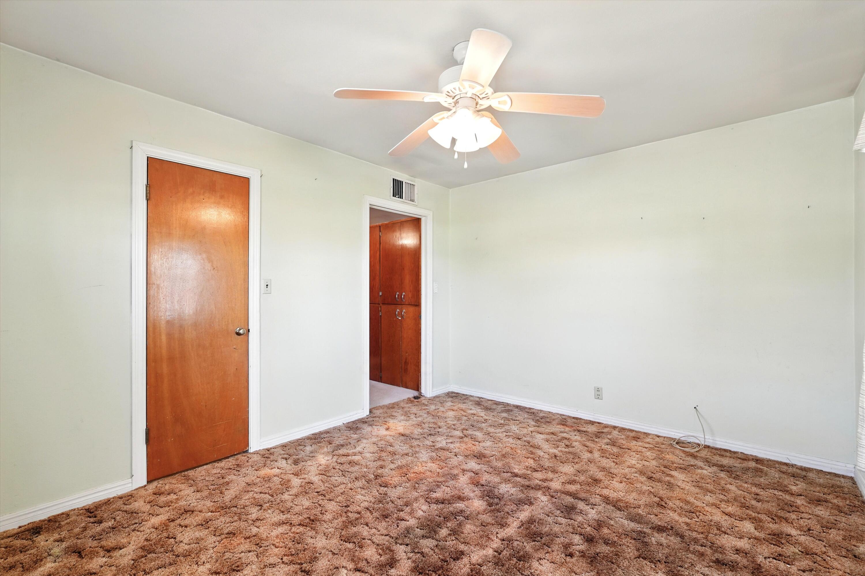 909 CEDAR Avenue