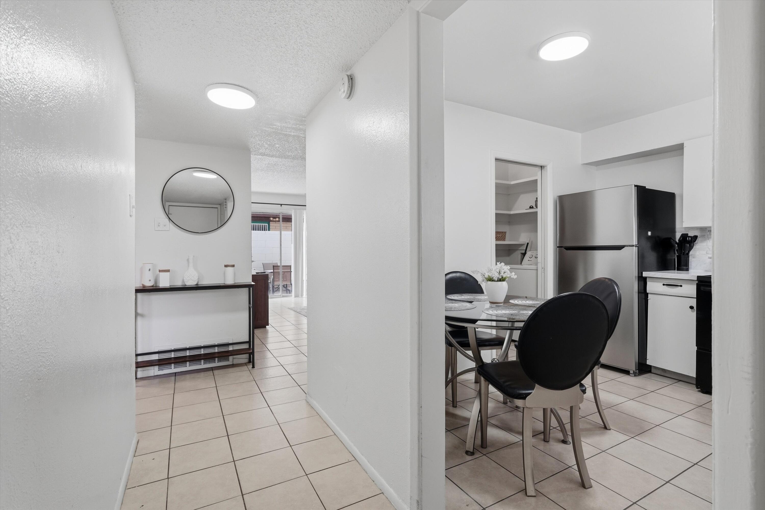 517 Palomas Drive SE