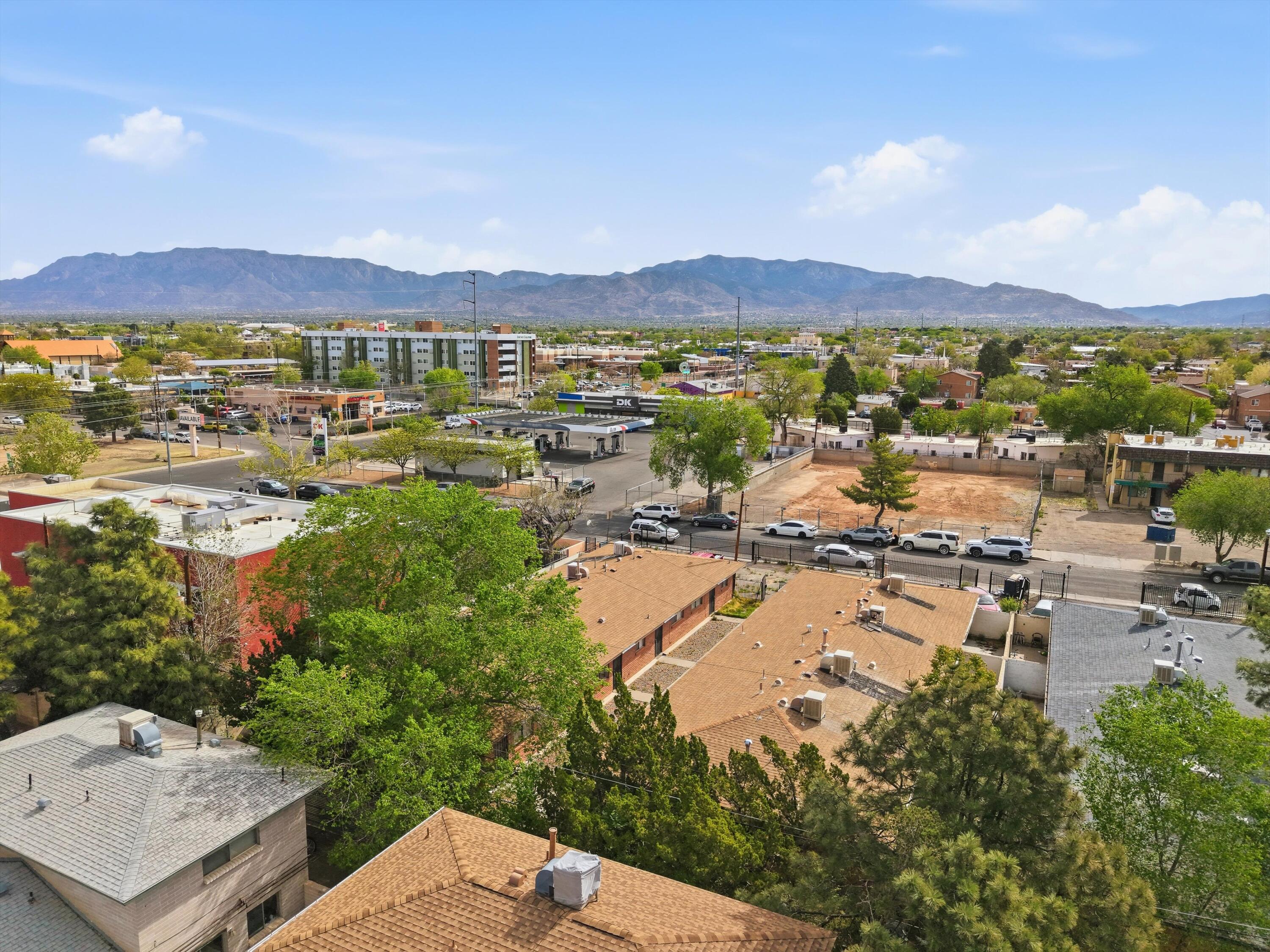 517 Palomas Drive SE