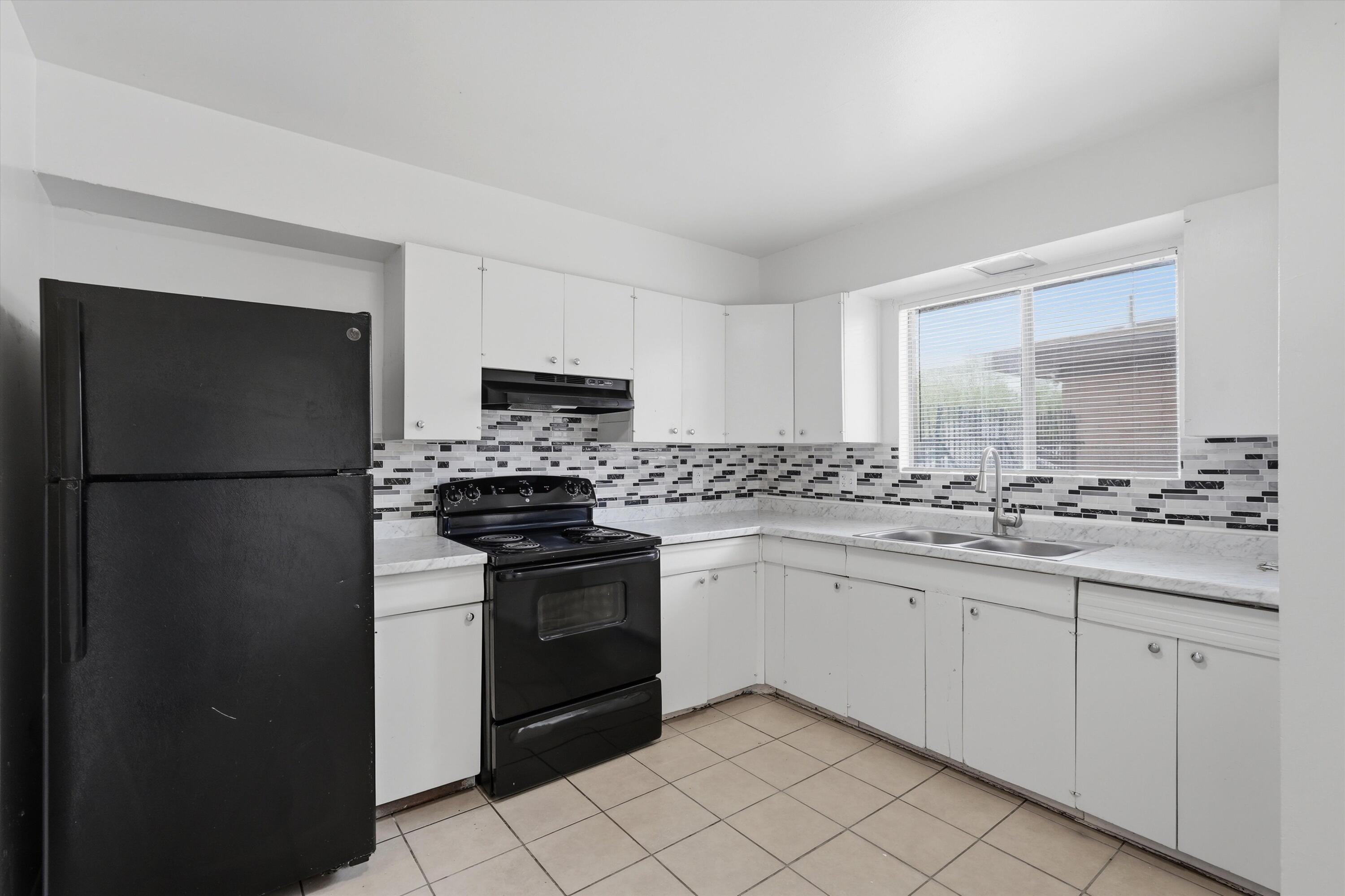 517 Palomas Drive SE