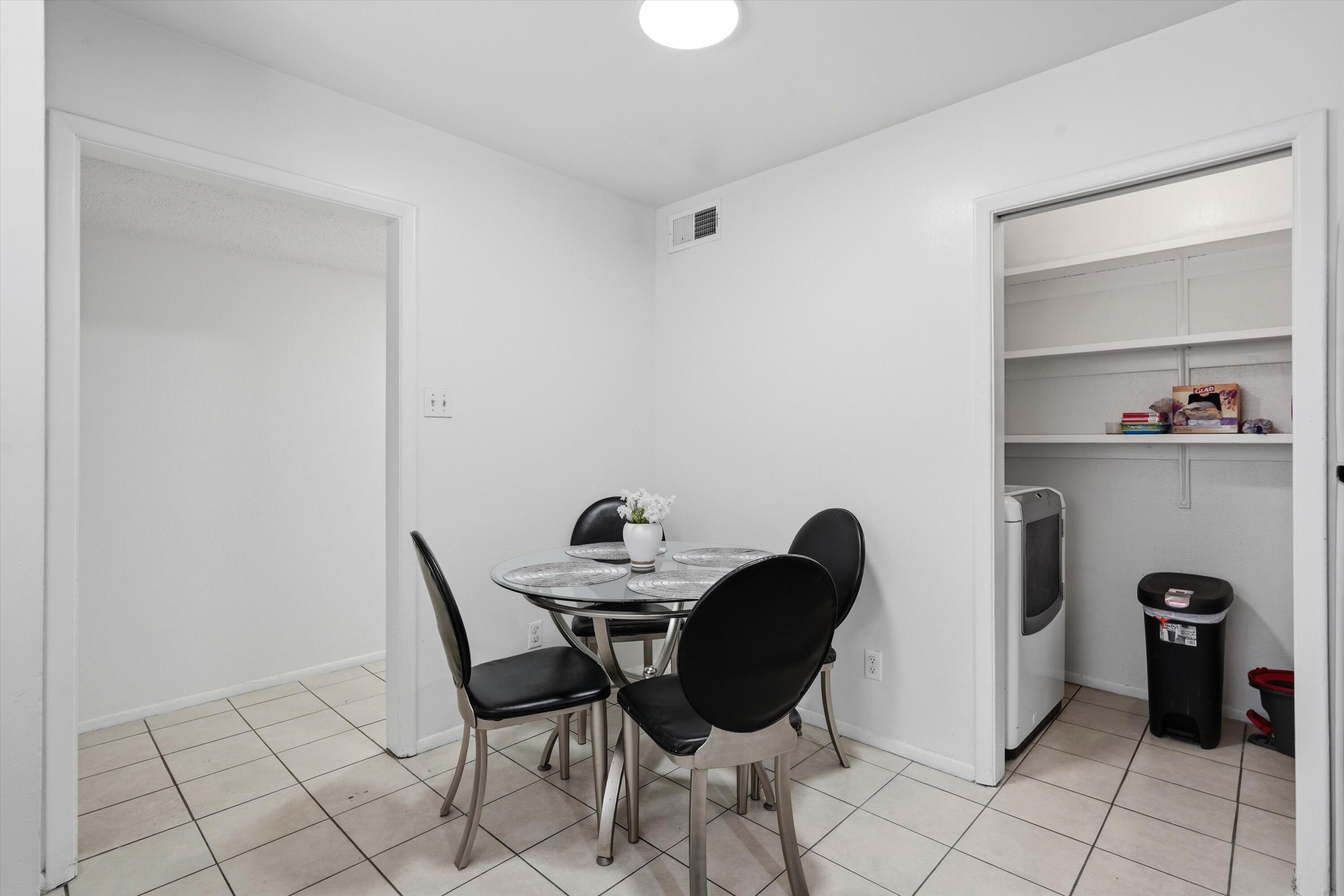 517 Palomas Drive SE