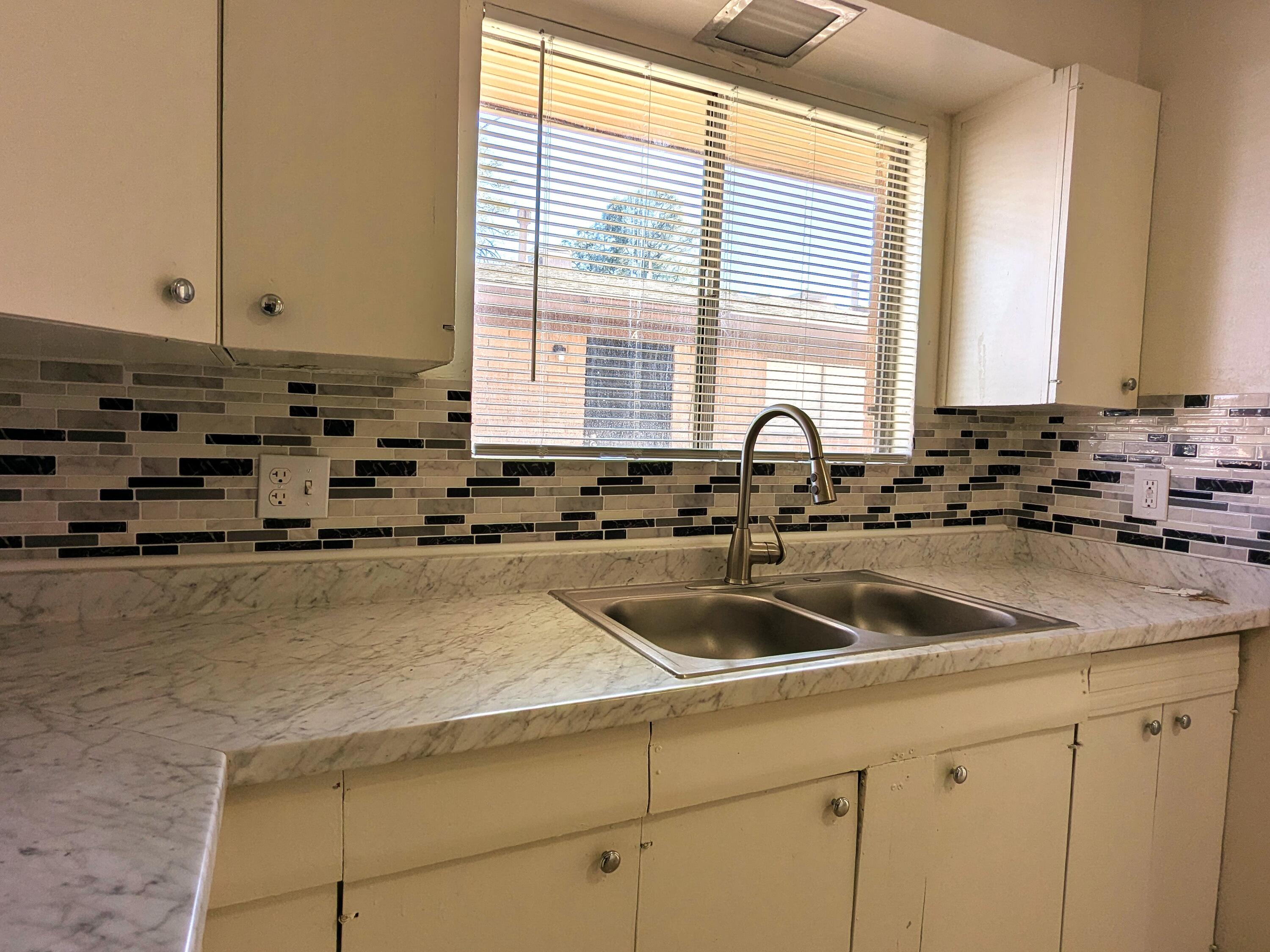 517 Palomas Drive SE