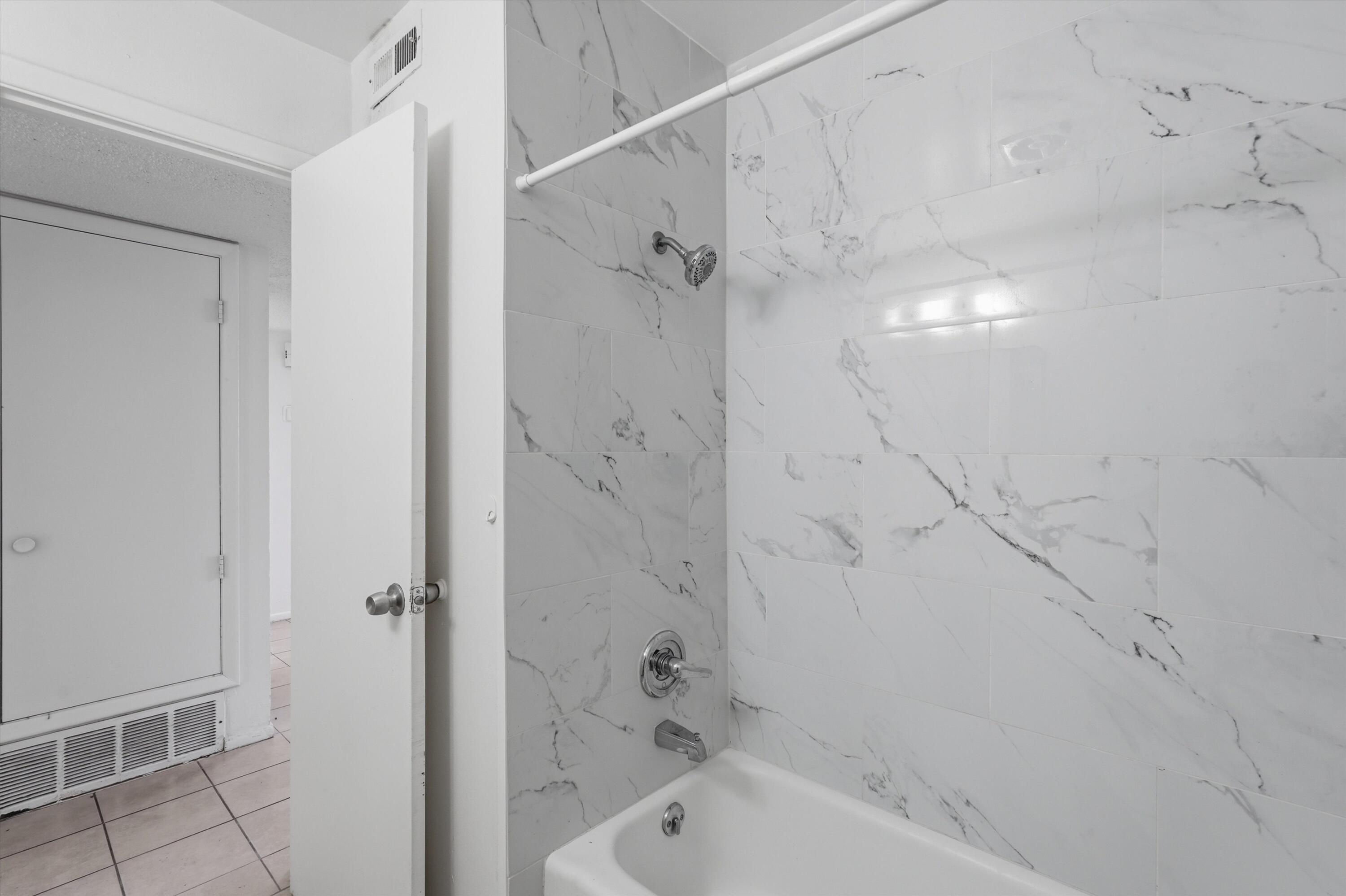 517 Palomas Drive SE