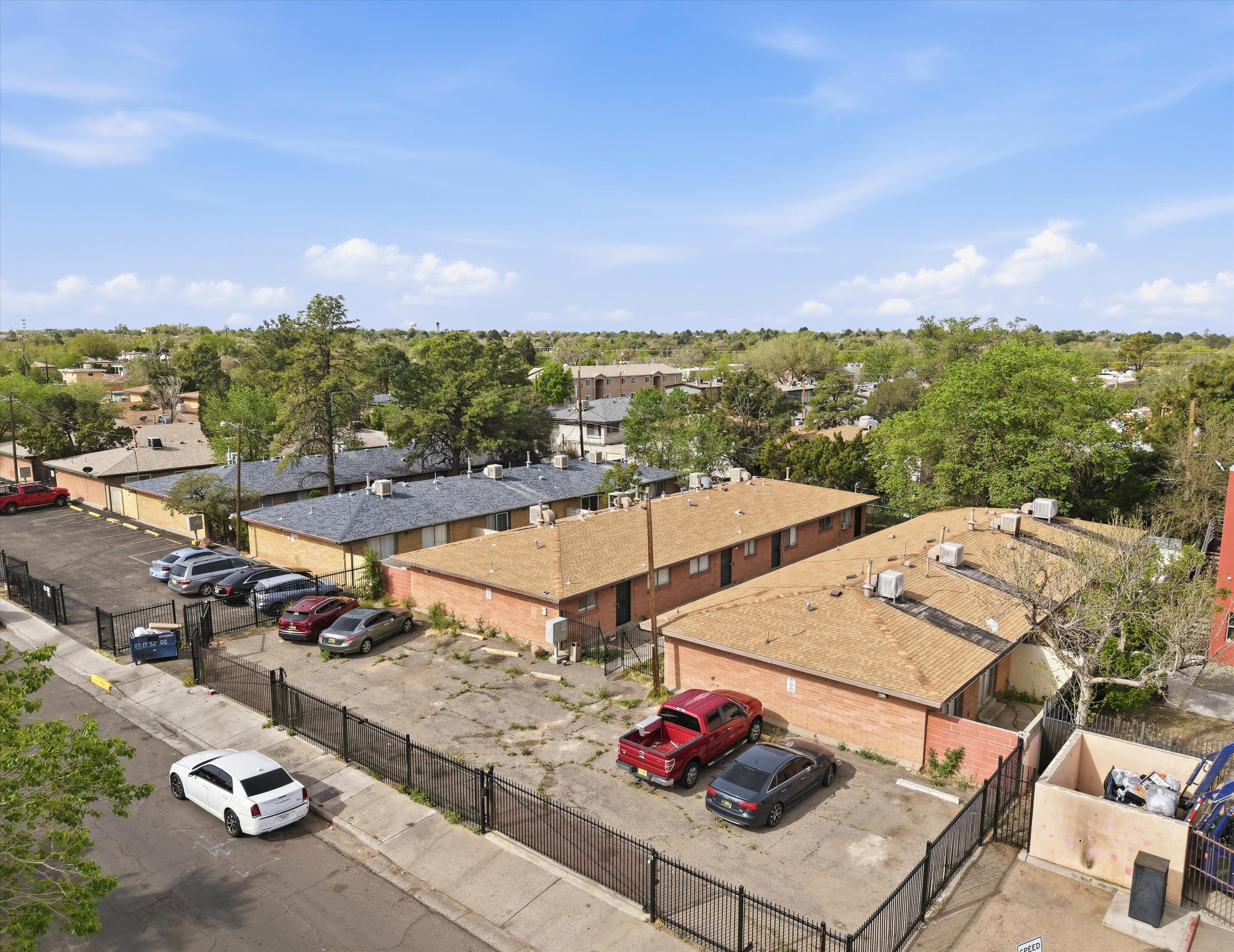 521 Palomas Drive SE