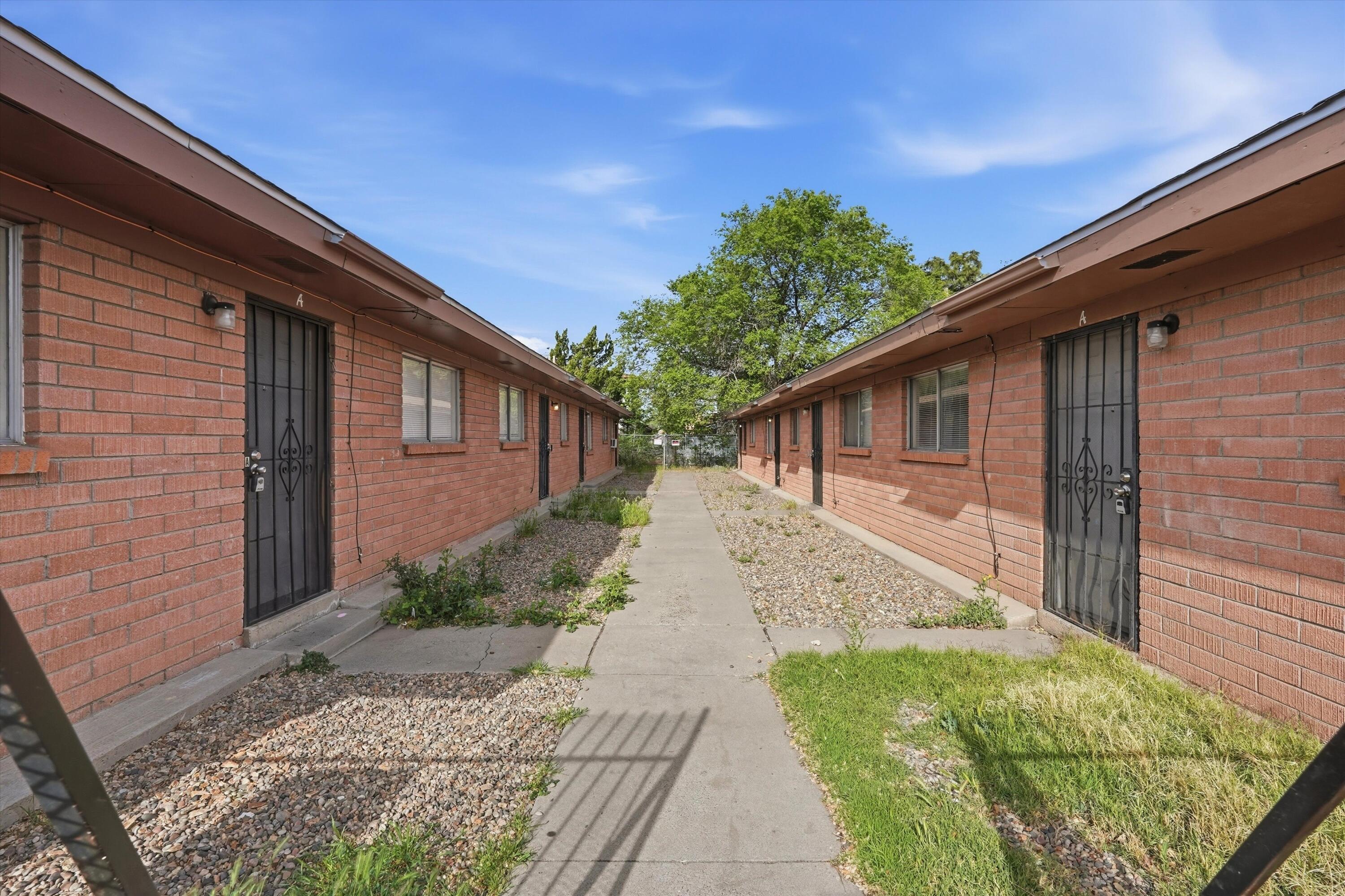 521 Palomas Drive SE