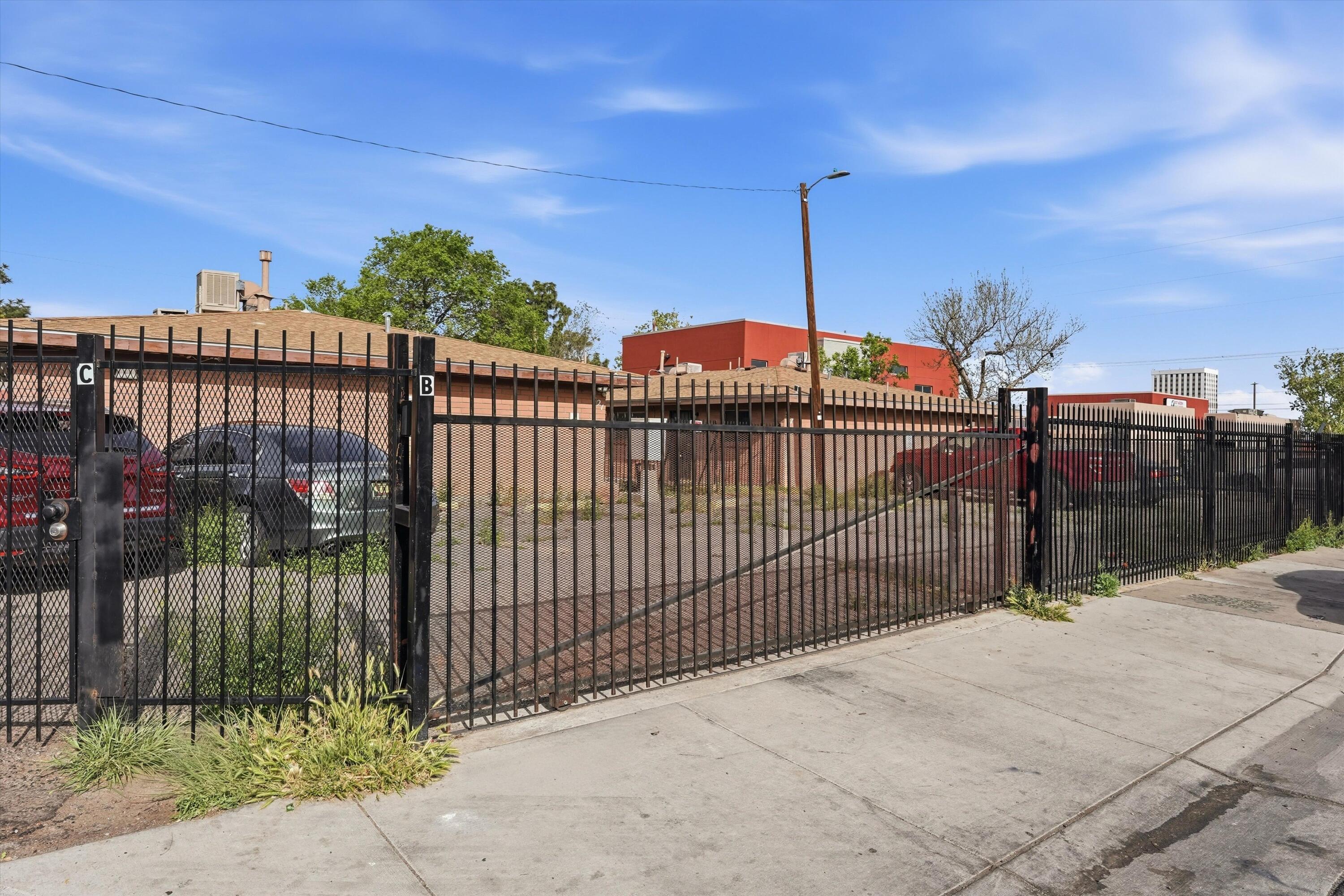 521 Palomas Drive SE