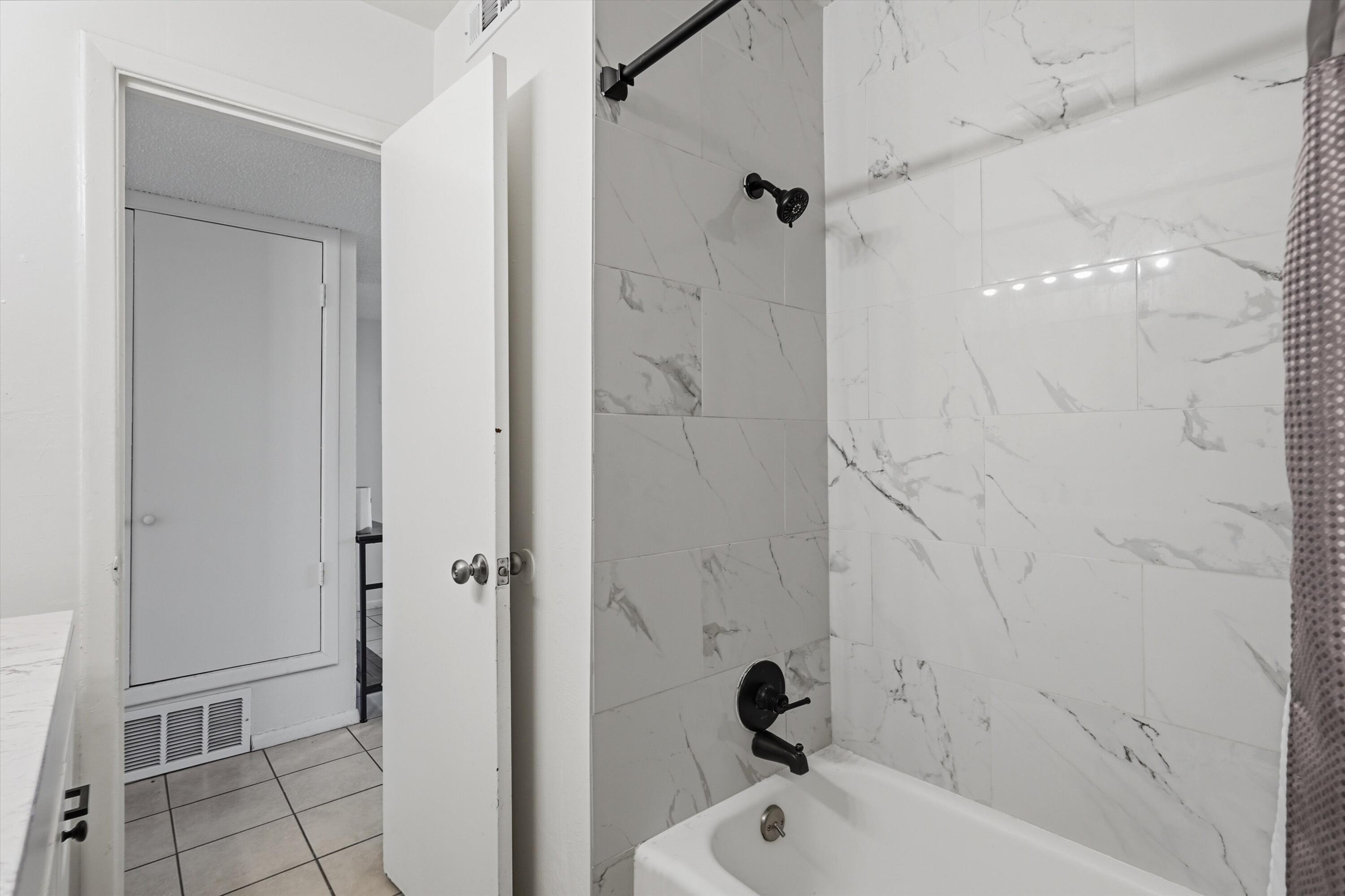 521 Palomas Drive SE