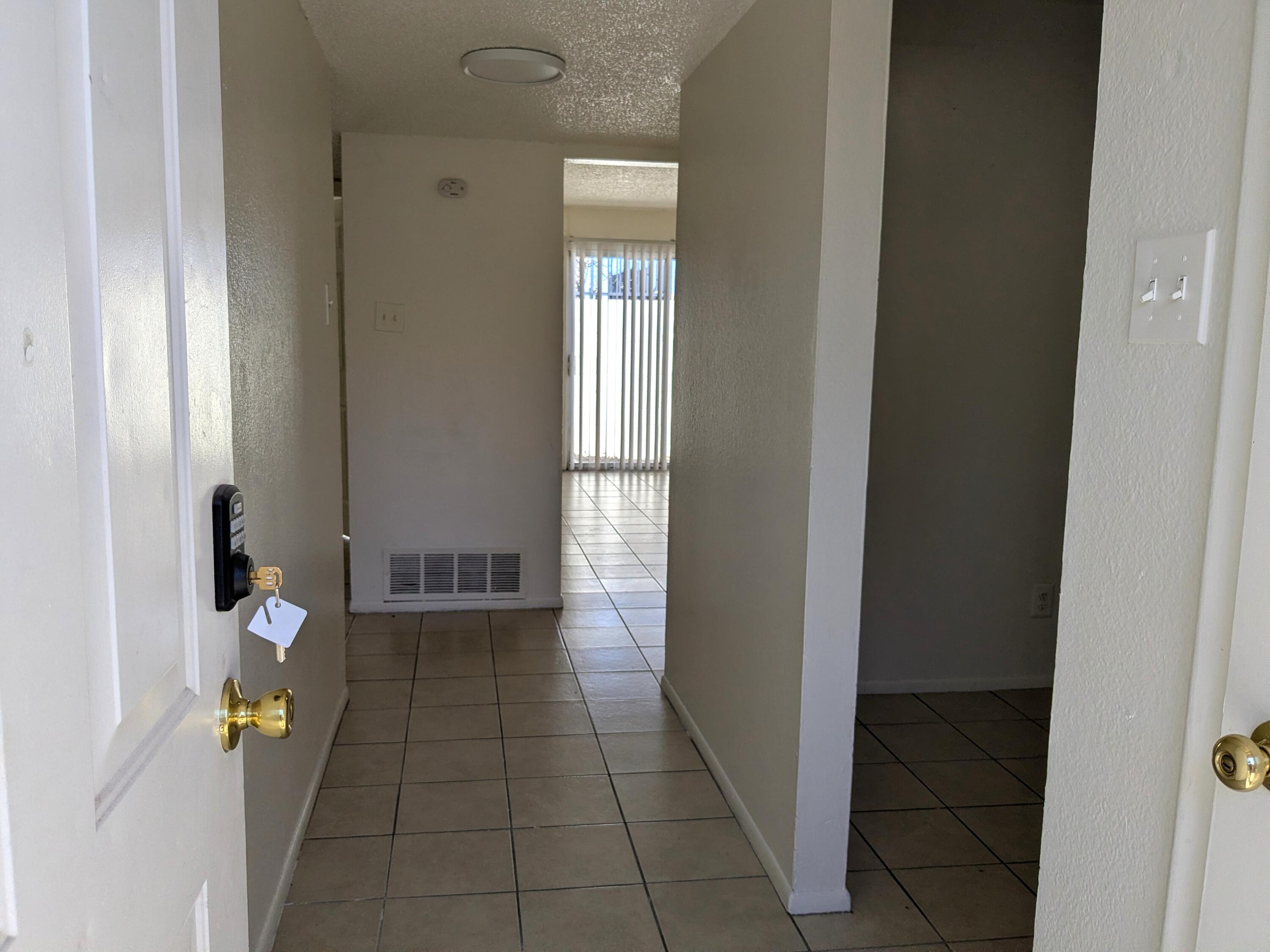 521 Palomas Drive SE