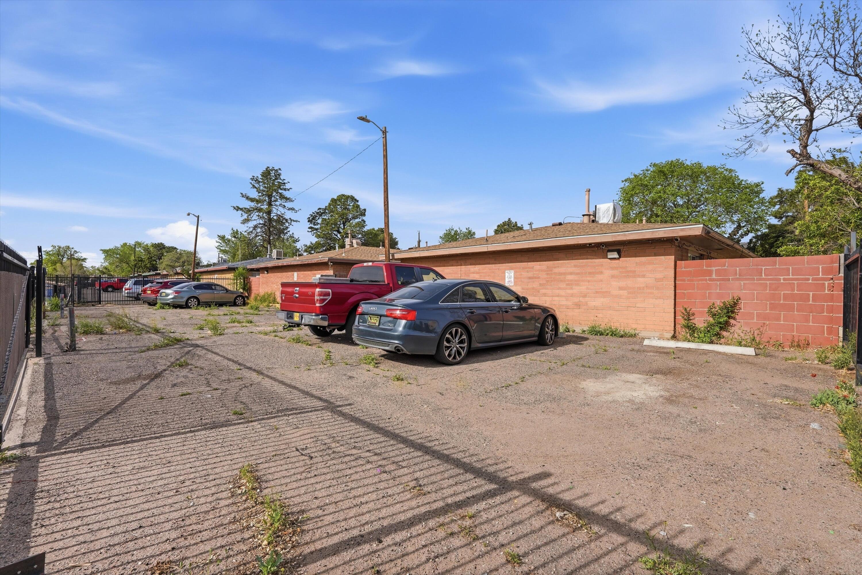 521 Palomas Drive SE