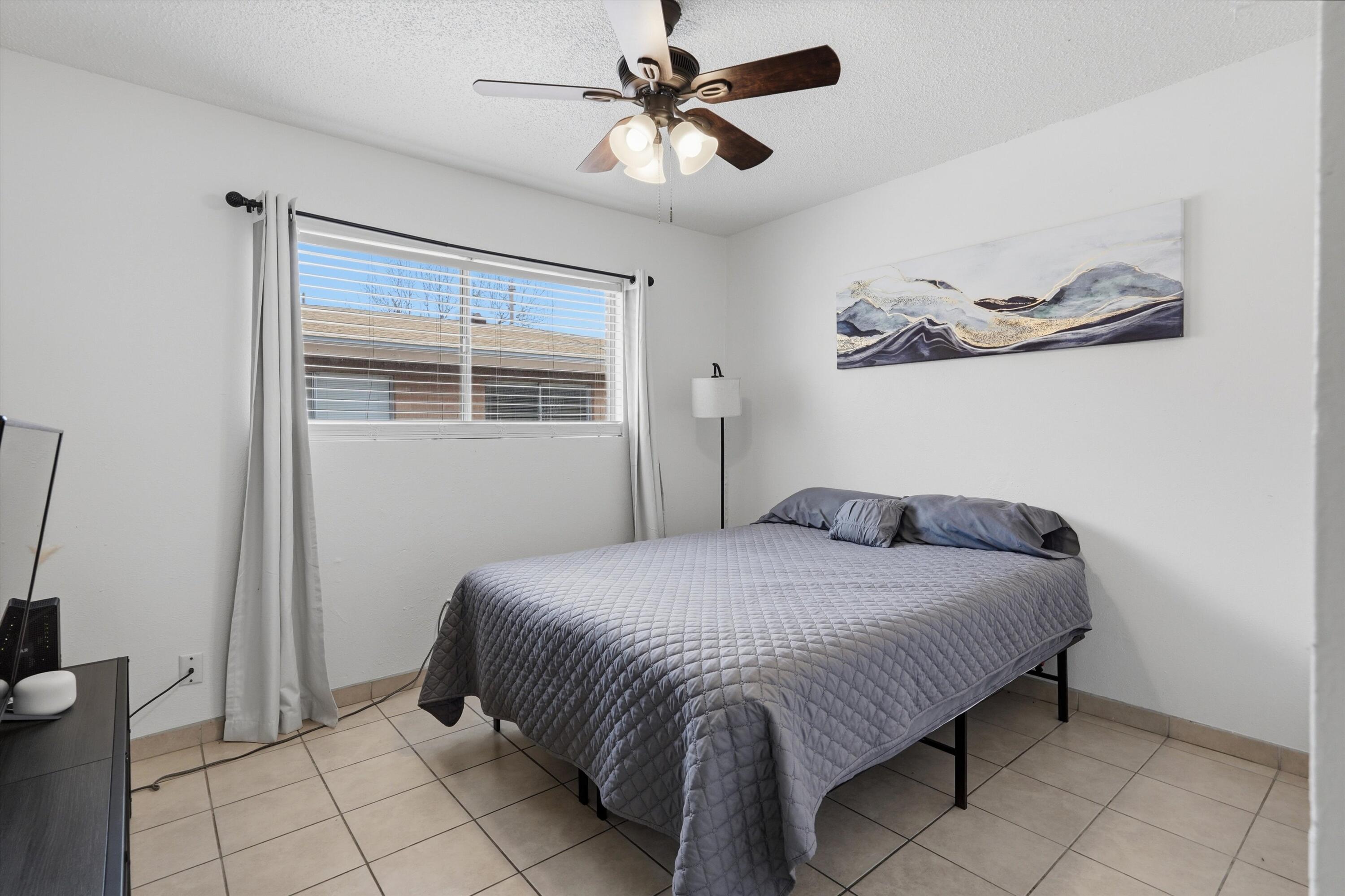 521 Palomas Drive SE