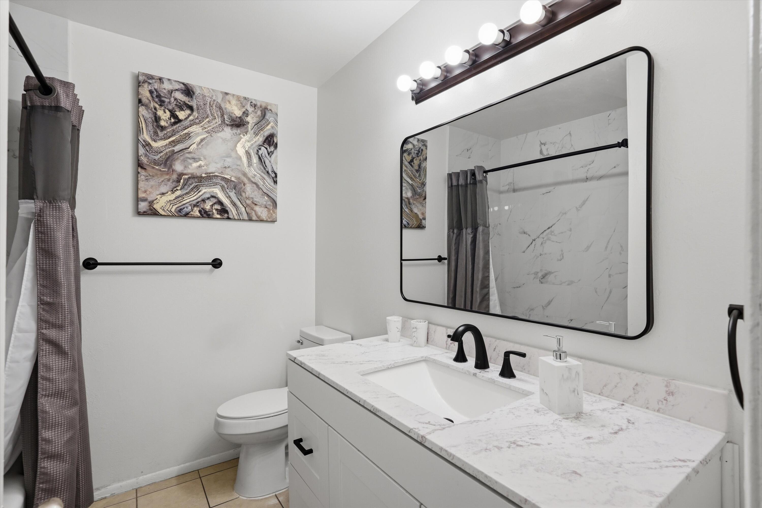 521 Palomas Drive SE