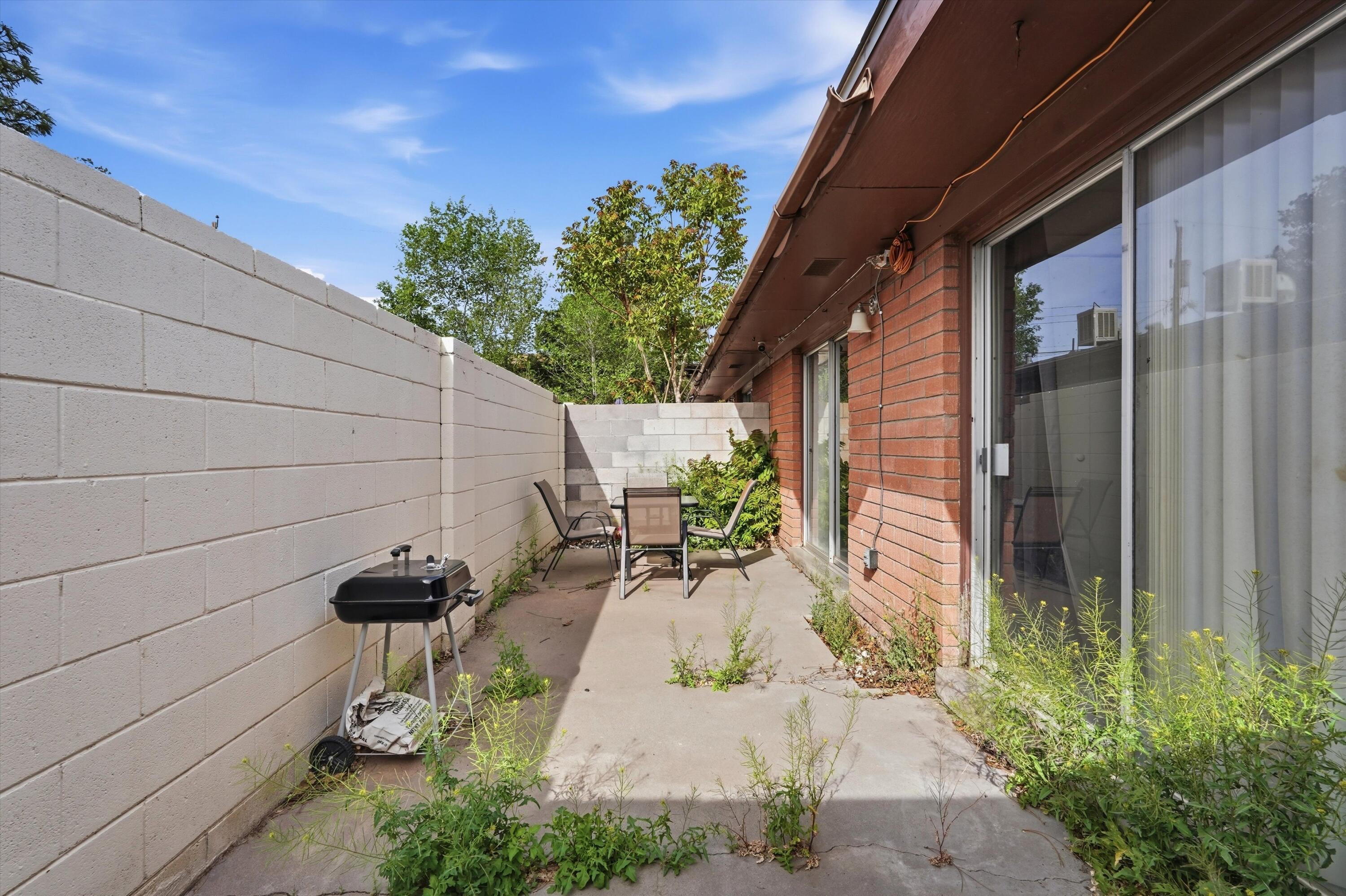 521 Palomas Drive SE