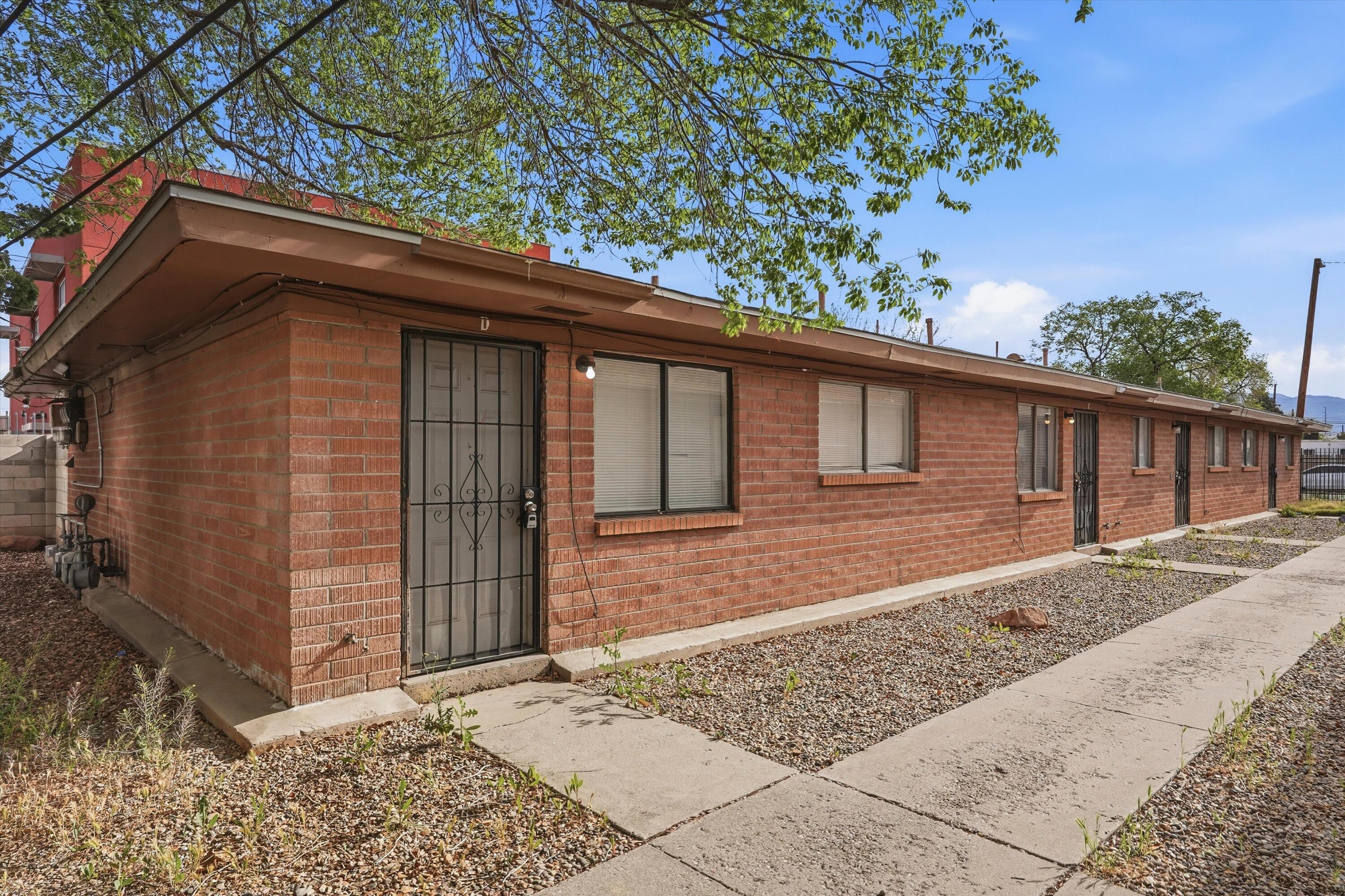 521 Palomas Drive SE