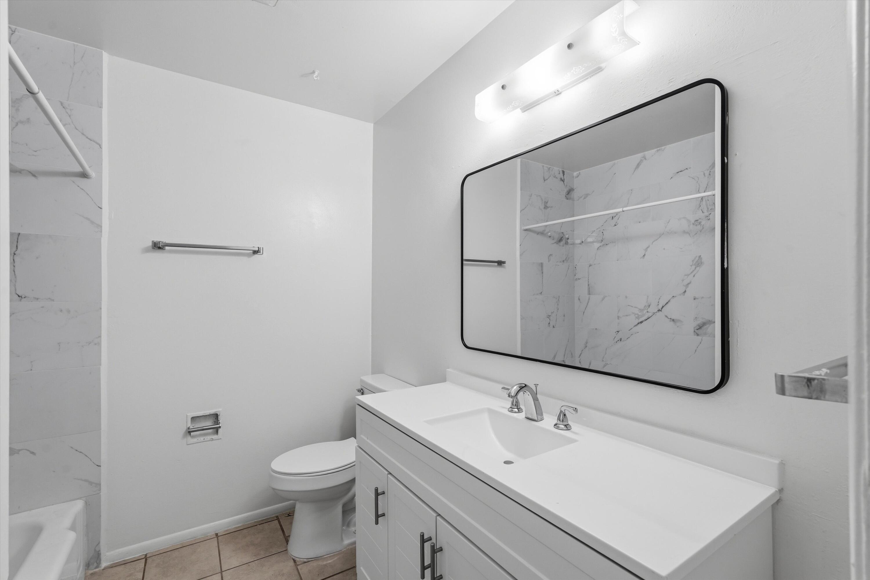 521 Palomas Drive SE