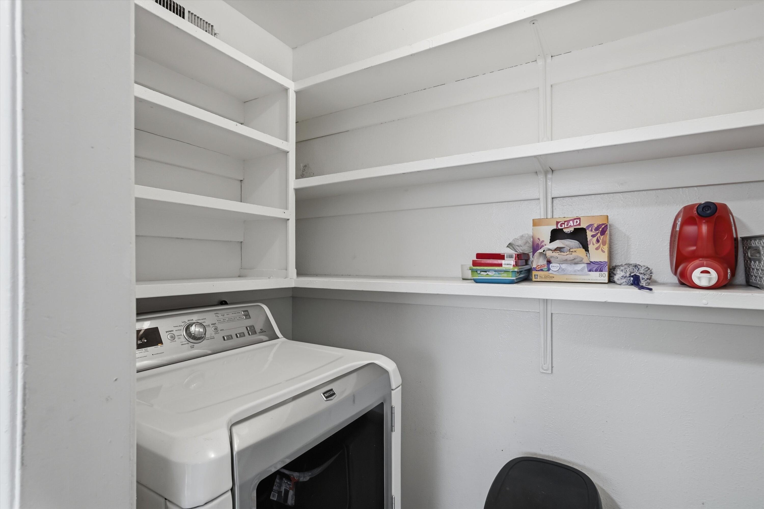 521 Palomas Drive SE