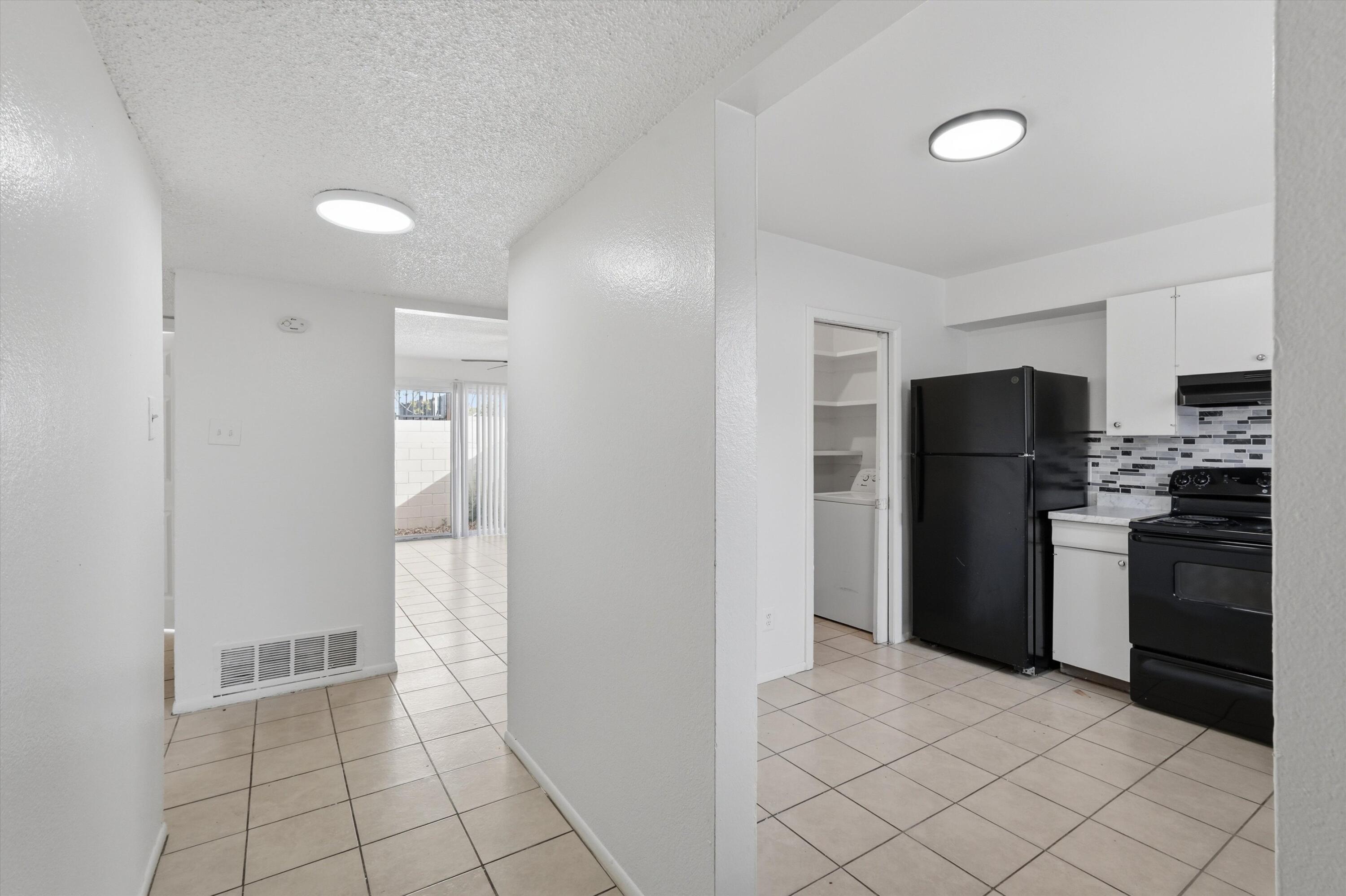 521 Palomas Drive SE