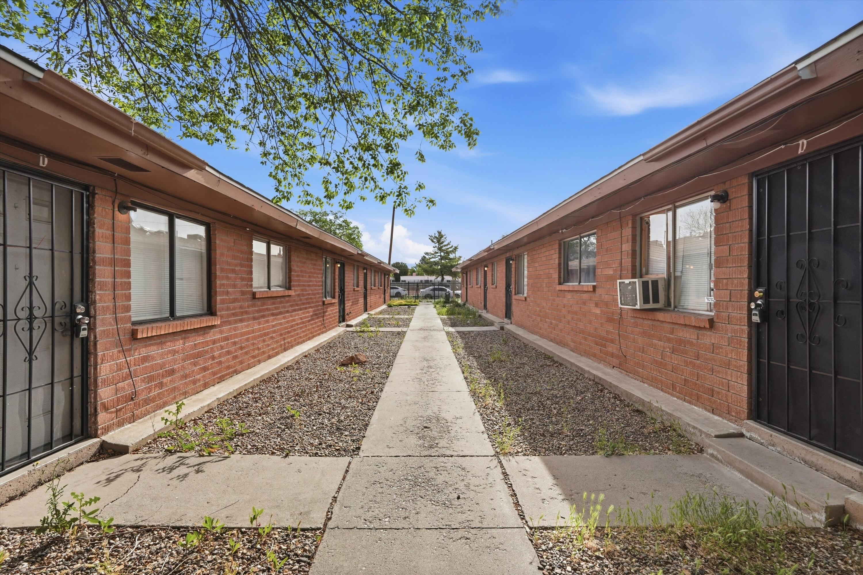 521 Palomas Drive SE