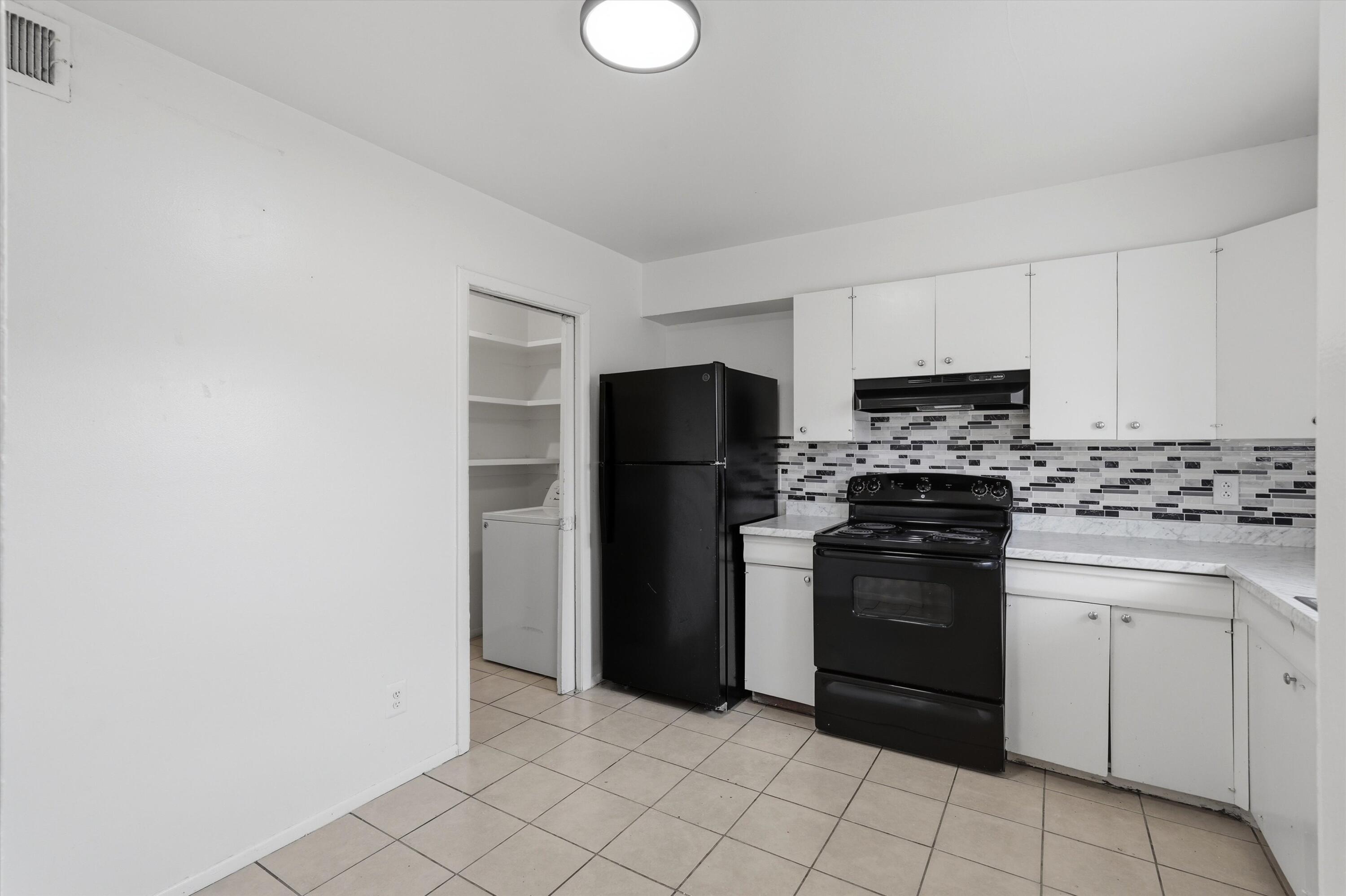 521 Palomas Drive SE