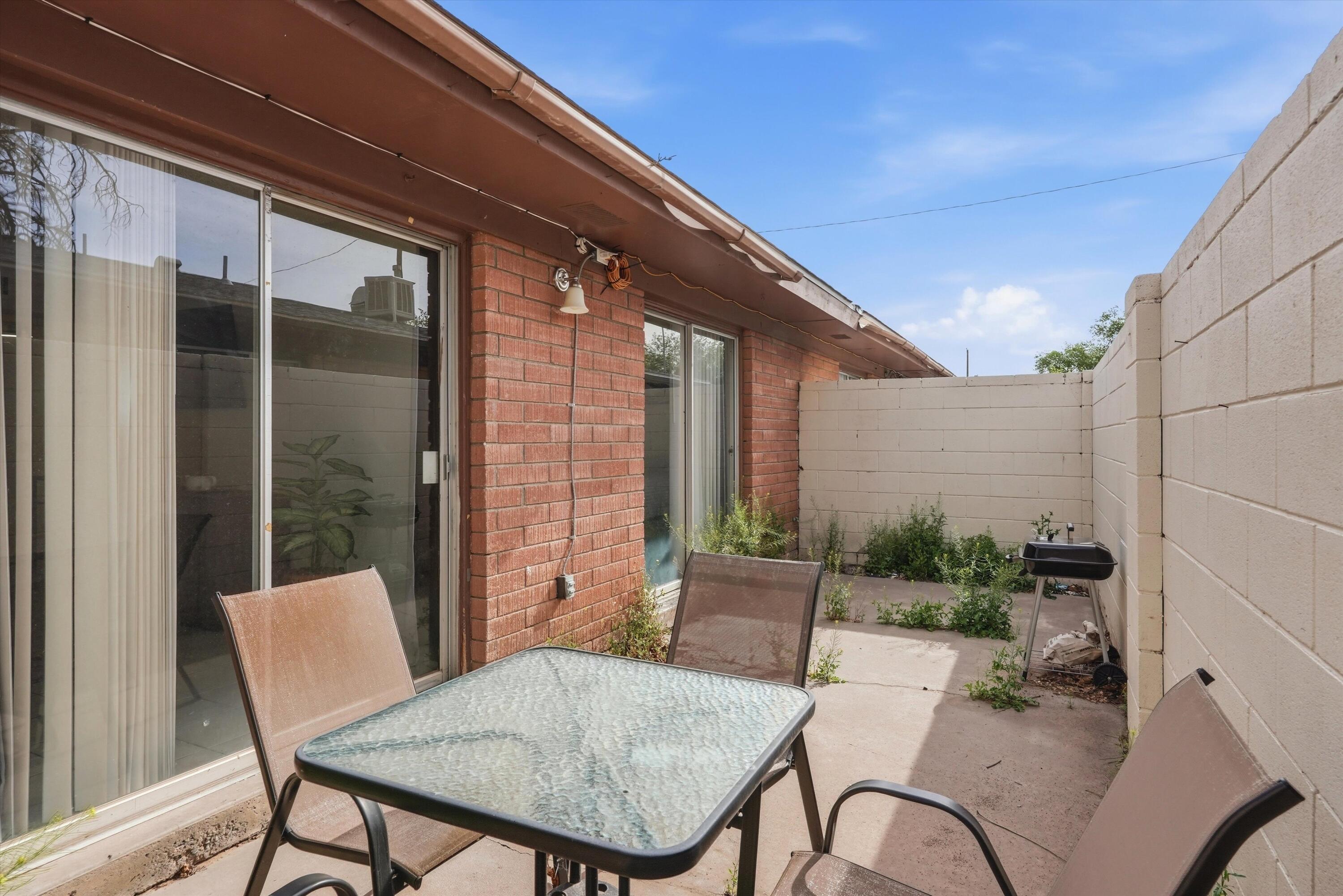 521 Palomas Drive SE