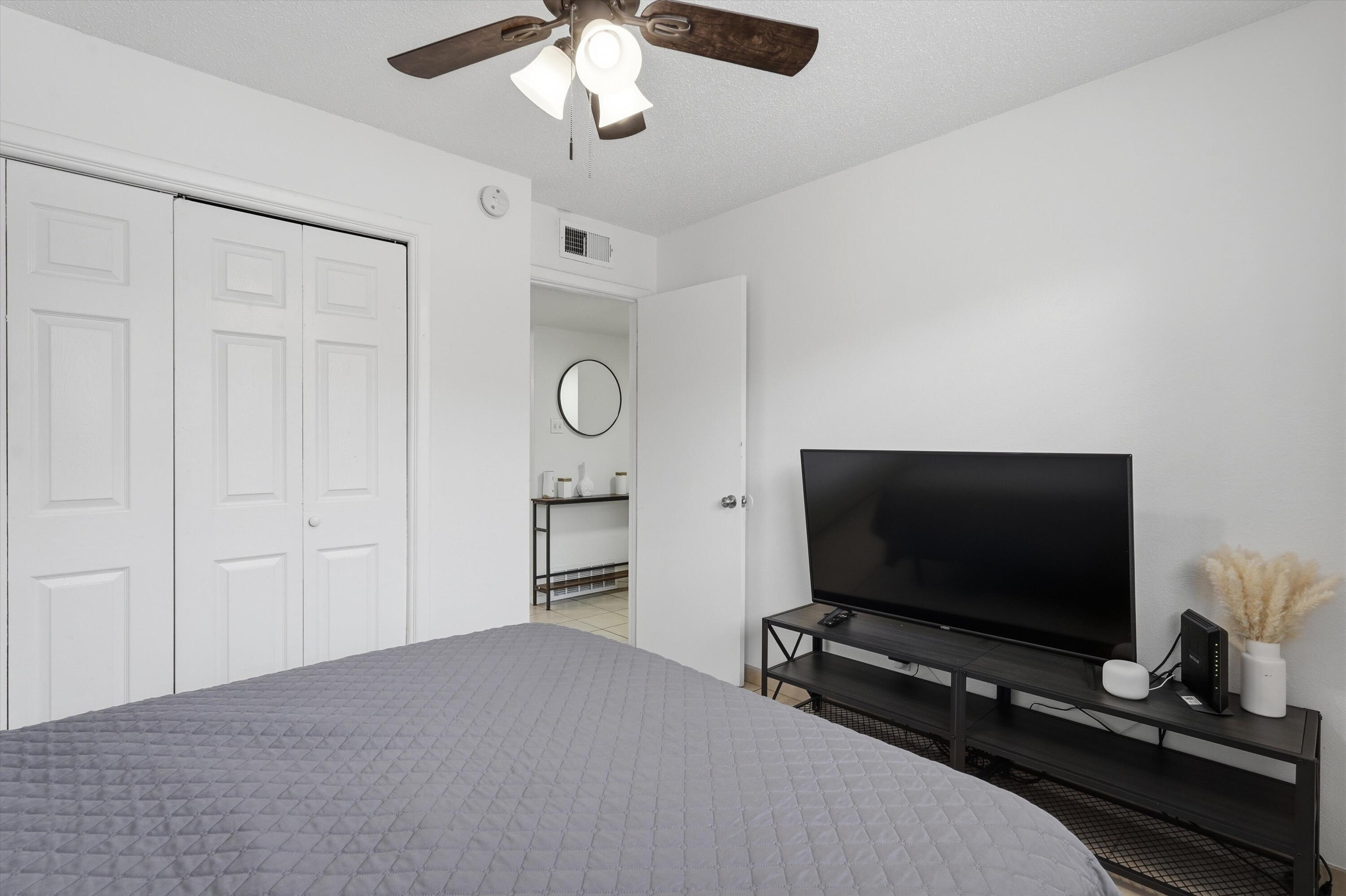 521 Palomas Drive SE