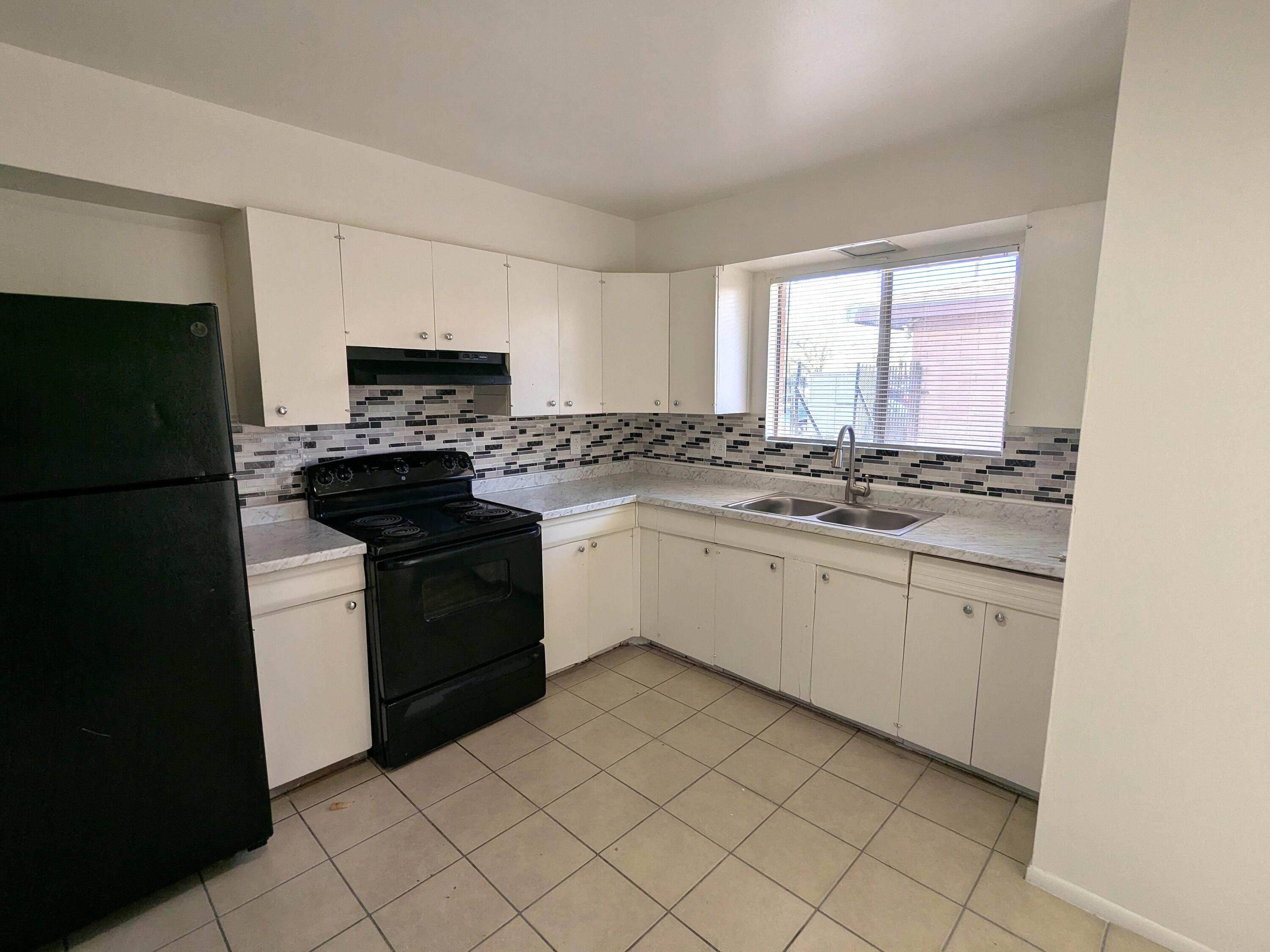 521 Palomas Drive SE